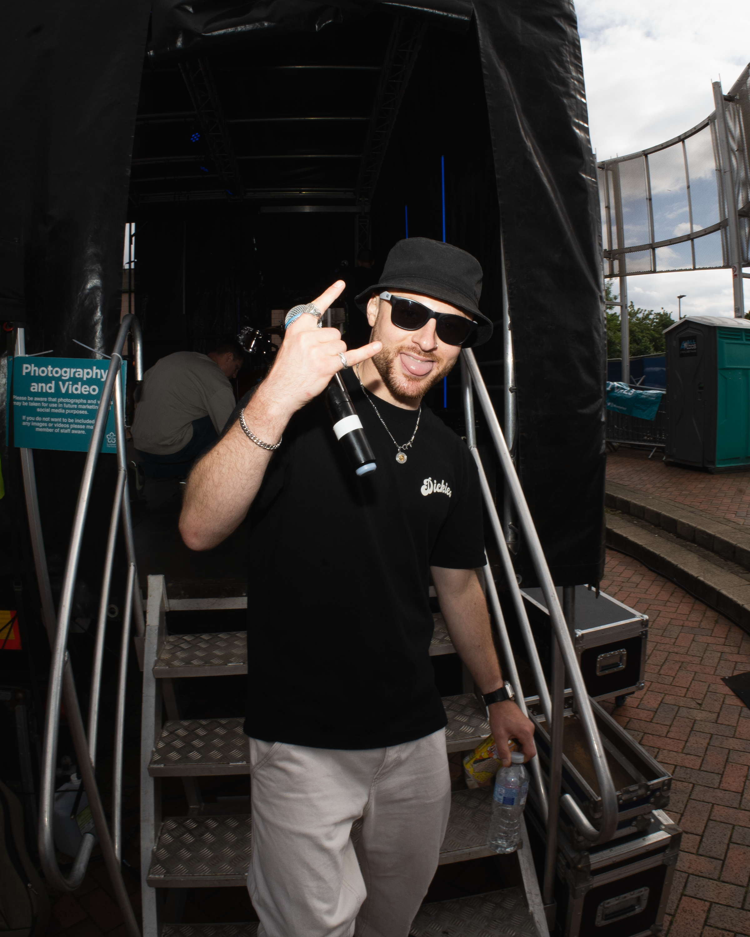 Harri Georgio is tearing up the rulebook with his high-energy fusion of alternative rock, rap &
punk. Backed by his live band, The Well-Behaved, together they've shared stages with the likes of The Hoosiers, Tom Meighan of Kasabian, Fun Lovin' Crimin