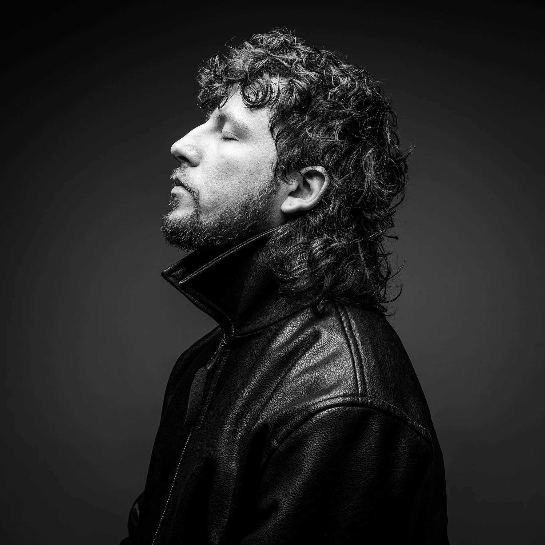 MATT BURY is a genre-blending artist crafting infectious grooves and soulful melodies that bridge the gap between indie, R&B, and alternative pop. Inspired by the smooth guitar work of Tom Misch and the raw energy of Dominic Fike, his talent has alre