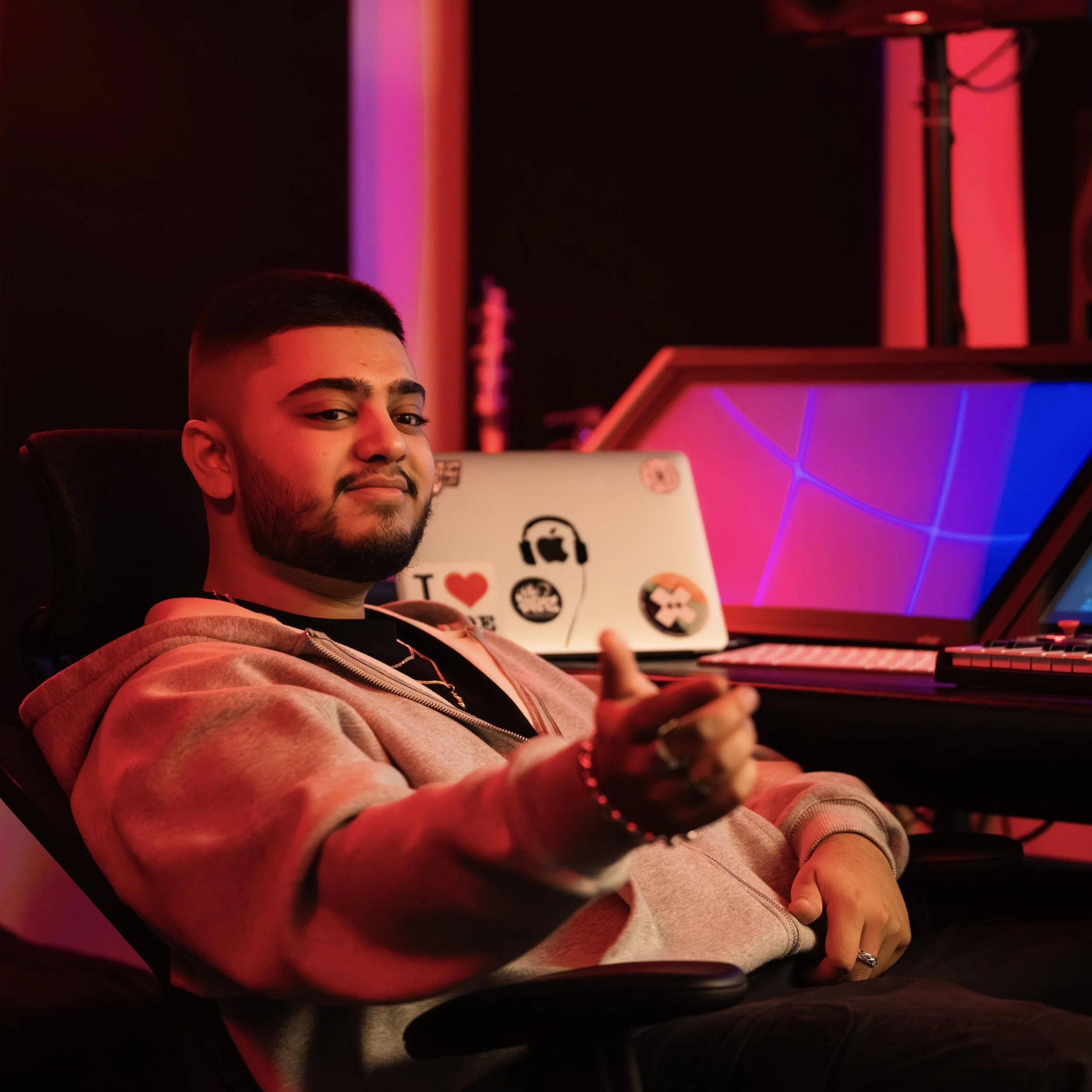 RISHAN - ProdbyParmz is an upcoming music producer and engineer who has worked with artists across multiple genres, with a focus on genres such as drill, hoodtrap and afrobeats. Alongside his production work, he’s also a short-form content videograph