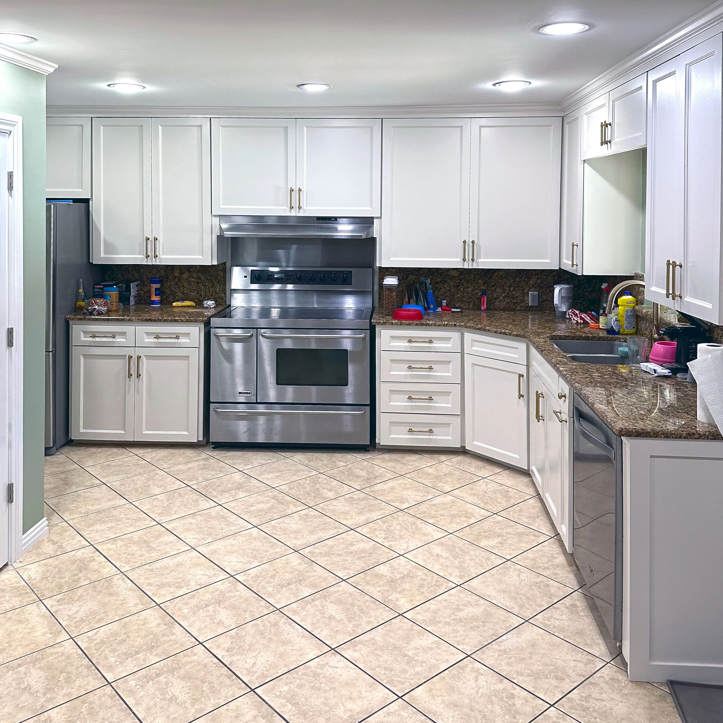 kitchen-cabinets-white-sq.jpg