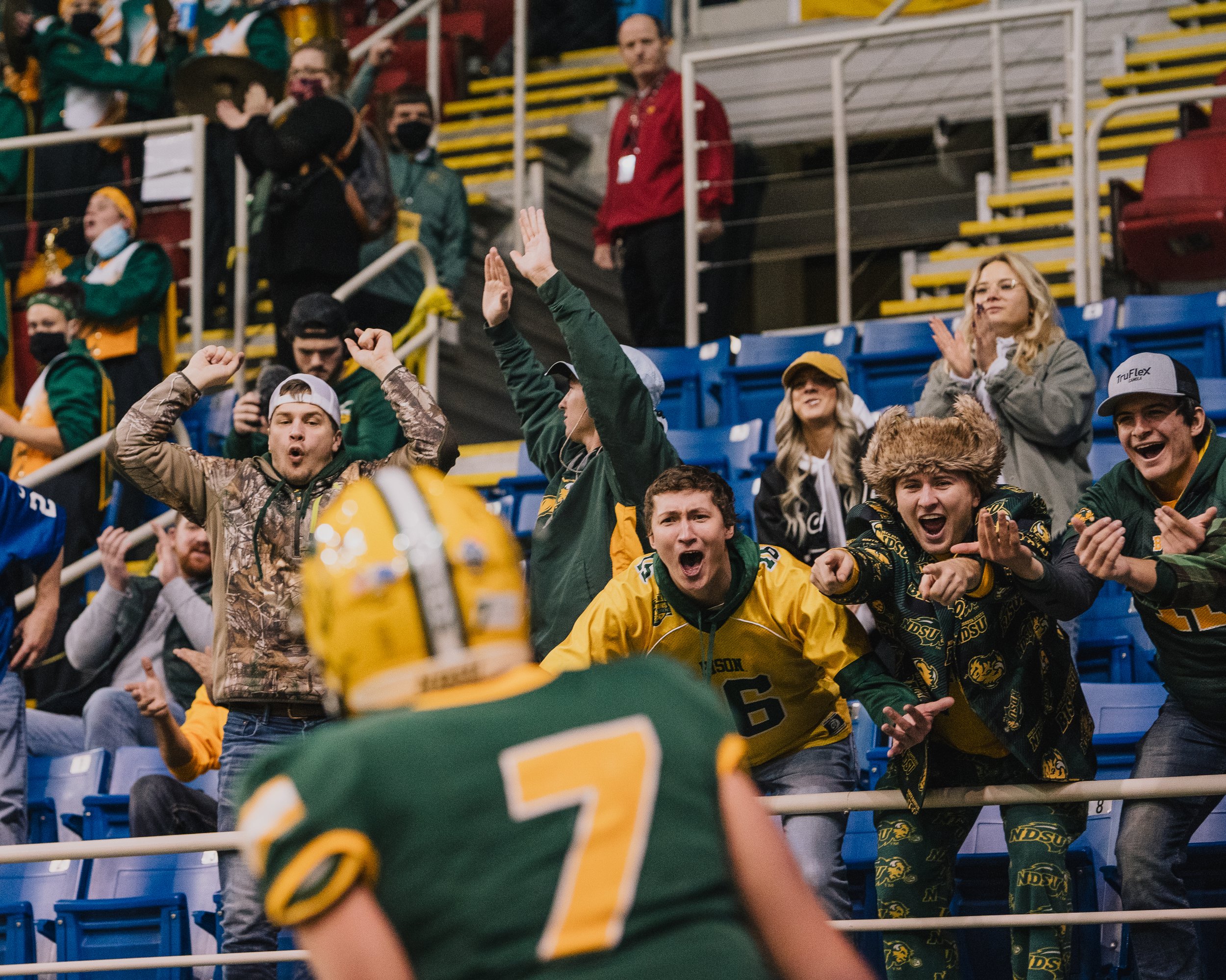 20211204_JWS_FOOTBALL01_72dpi_006.jpg