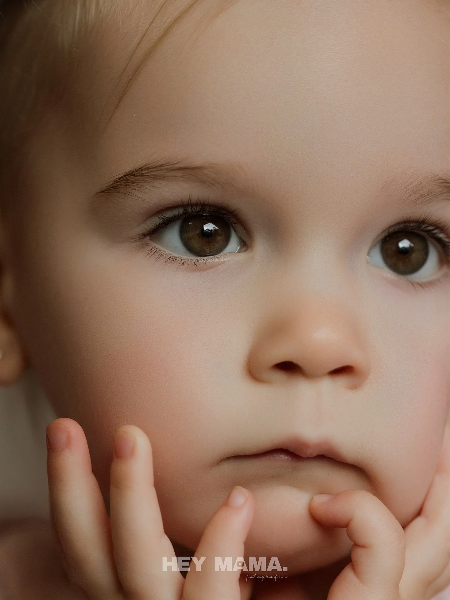 Hieper de piep hoera! 🤎
Mijn eigen kleine meisje is vandaag 2 jaar geworden. 
Zo clich&eacute; maar niet normaal hoe snel de tijd gaat &amp; wat er allemaal (kan) veranderen in 2 jaar tijd. 

Wij vieren vandaag feest met zijn 3e, maar morgen ben ik 