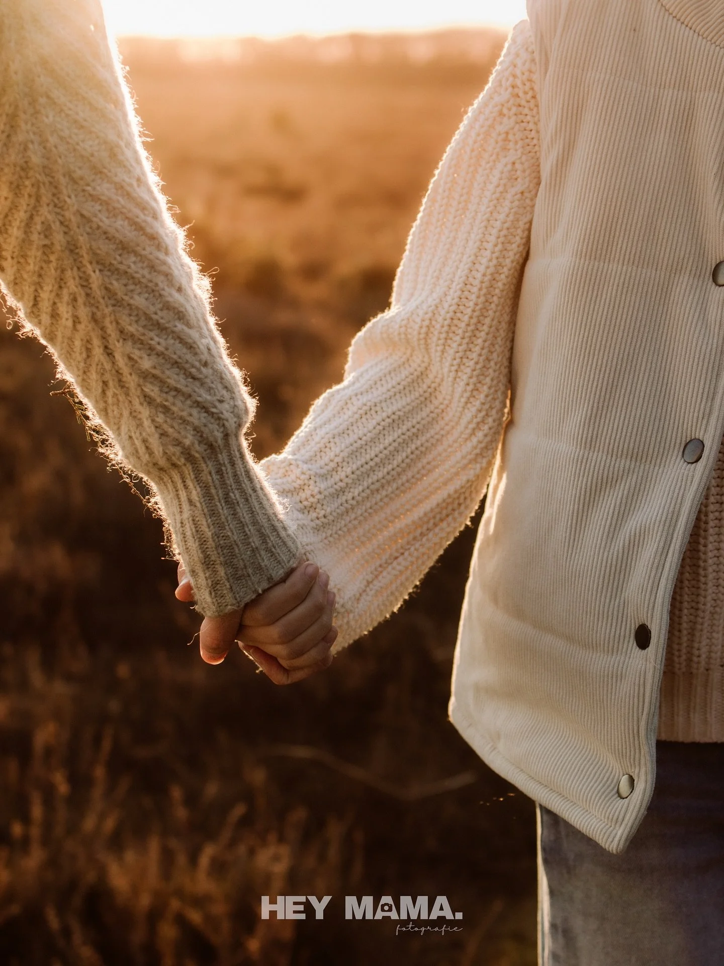 Ik ben blij dat die zomer weg is! Byee 🙋🏼&zwj;♀️
Dat betekend dat langzaam de herfstkleuren weer op mijn feed komen 🤎

Ik ben er zo gek op! 🤩 
Zelf hou ik echt van de herfst, ben gek op dikke truien, sjaals en natuurlijke tinten. Niet alleen op f