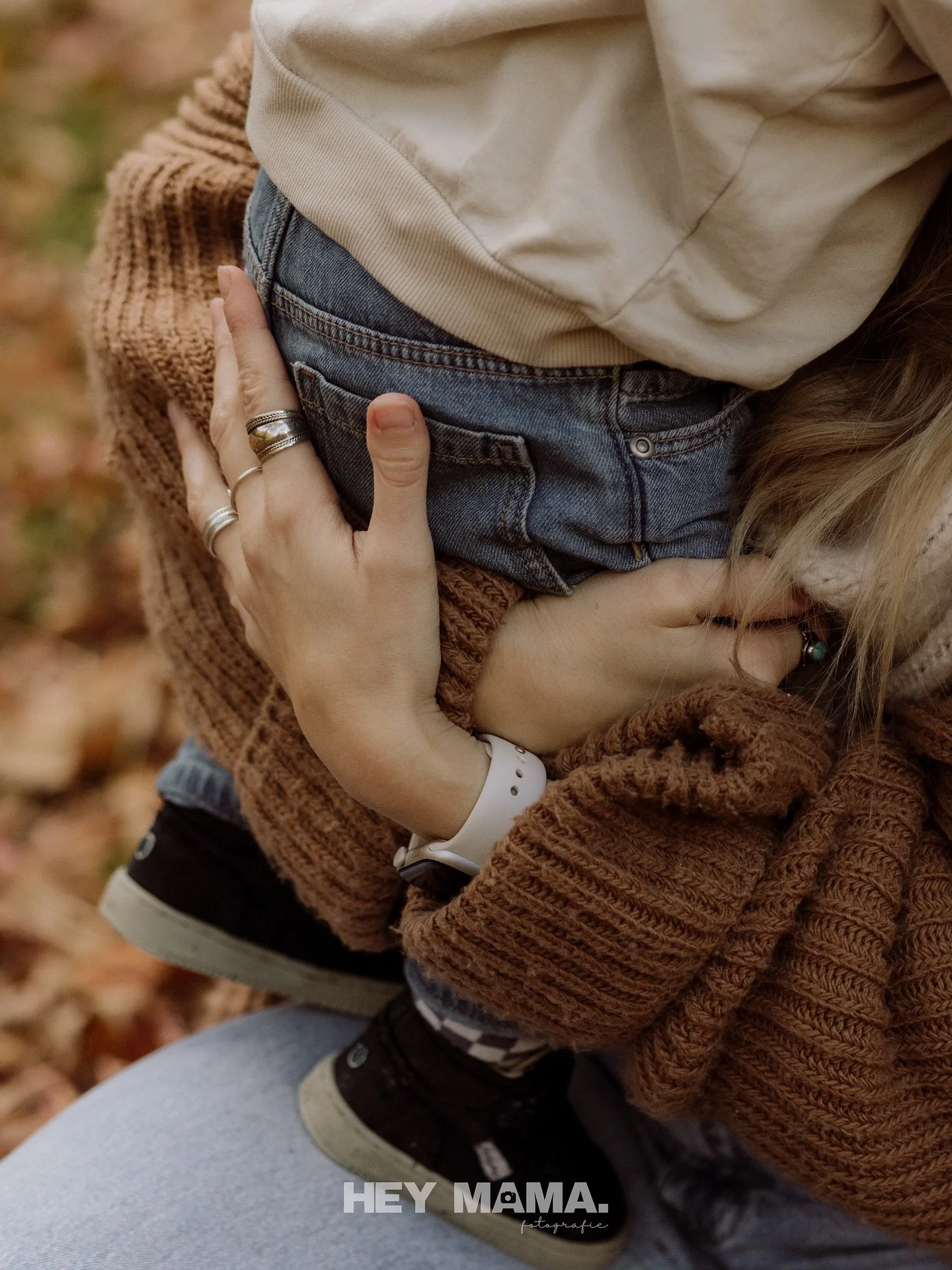 Truien en wolletjes inplaats van jurken en shirtjes! 
Dit is echt mijn favoriete seizoen om te fotograferen 🍂

Het is zo gezellig knus en mooi. Toch merk ik dat er weinig mensen interesse hebben in zo&rsquo;n herfstig plaatje! Maar ook dit seizoen h