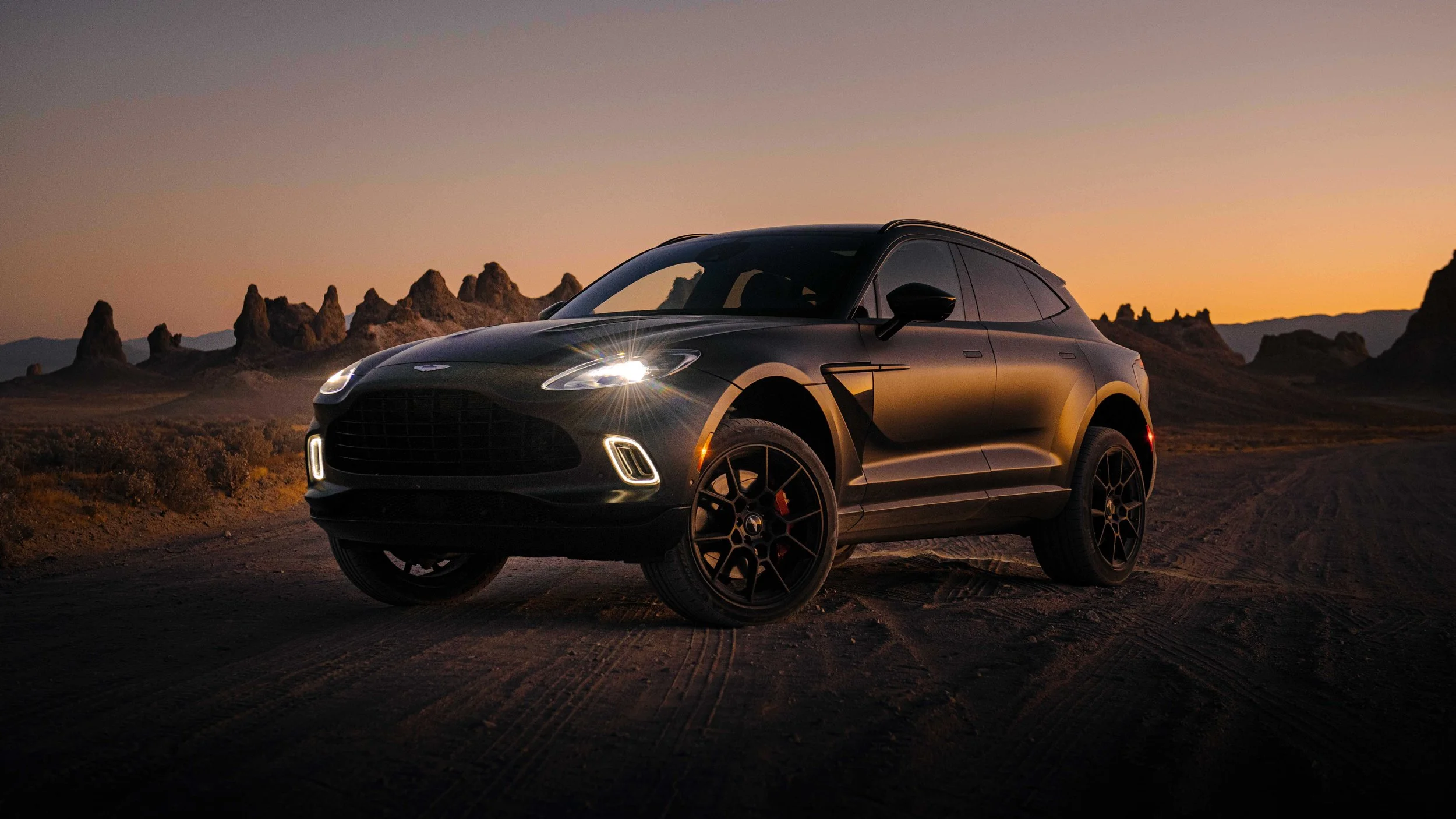 ASTONMARTIN A NEWDAWN.jpg