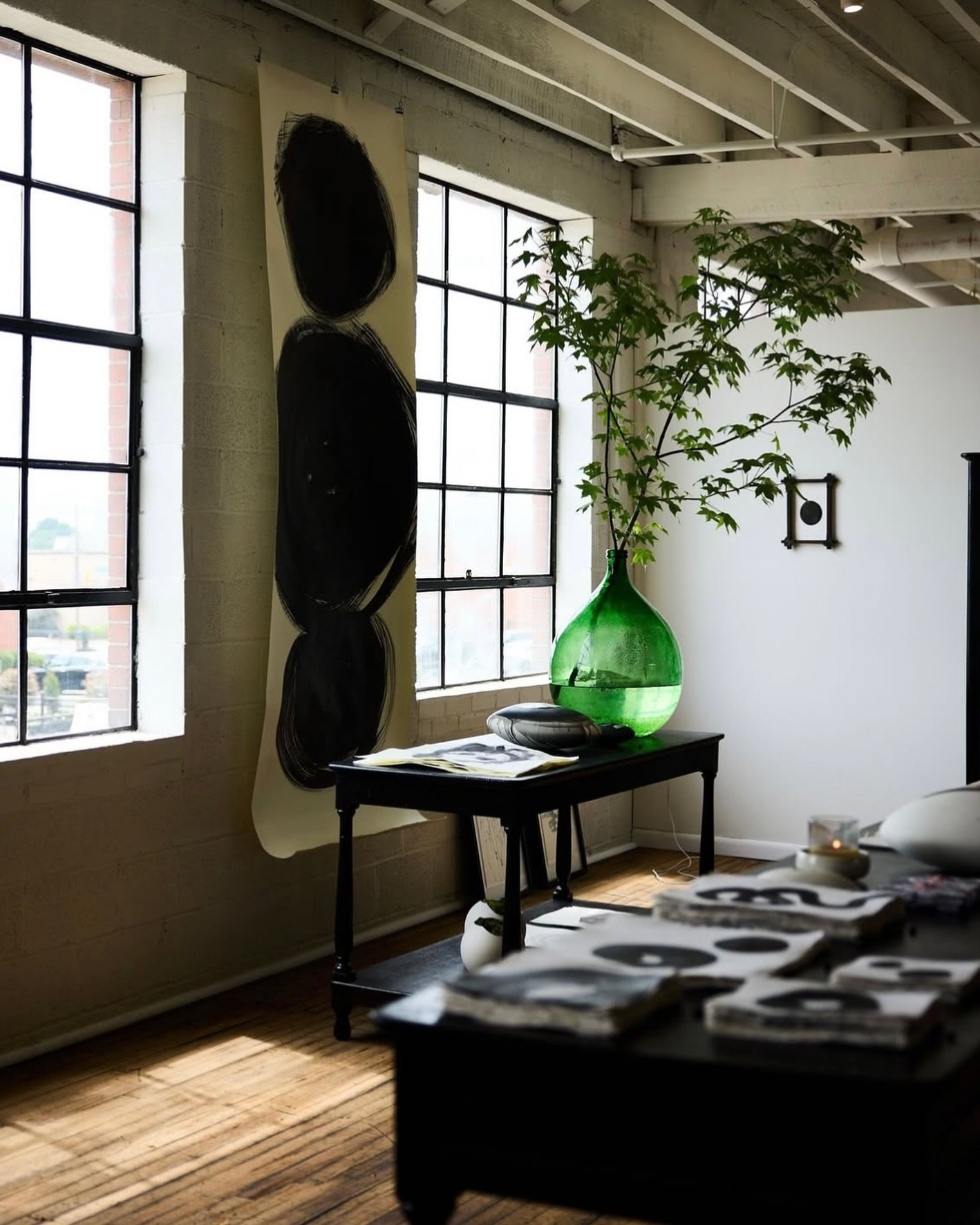 just had to bookend this day with one more moment of calm + serenity from the very beautiful Atrium space of @shopbellacucina 

Photo: @jacksonraypetty 

#interiordesign #momentsofserenity #natureheals #bellacucina #artisanmade #inspiringwomen