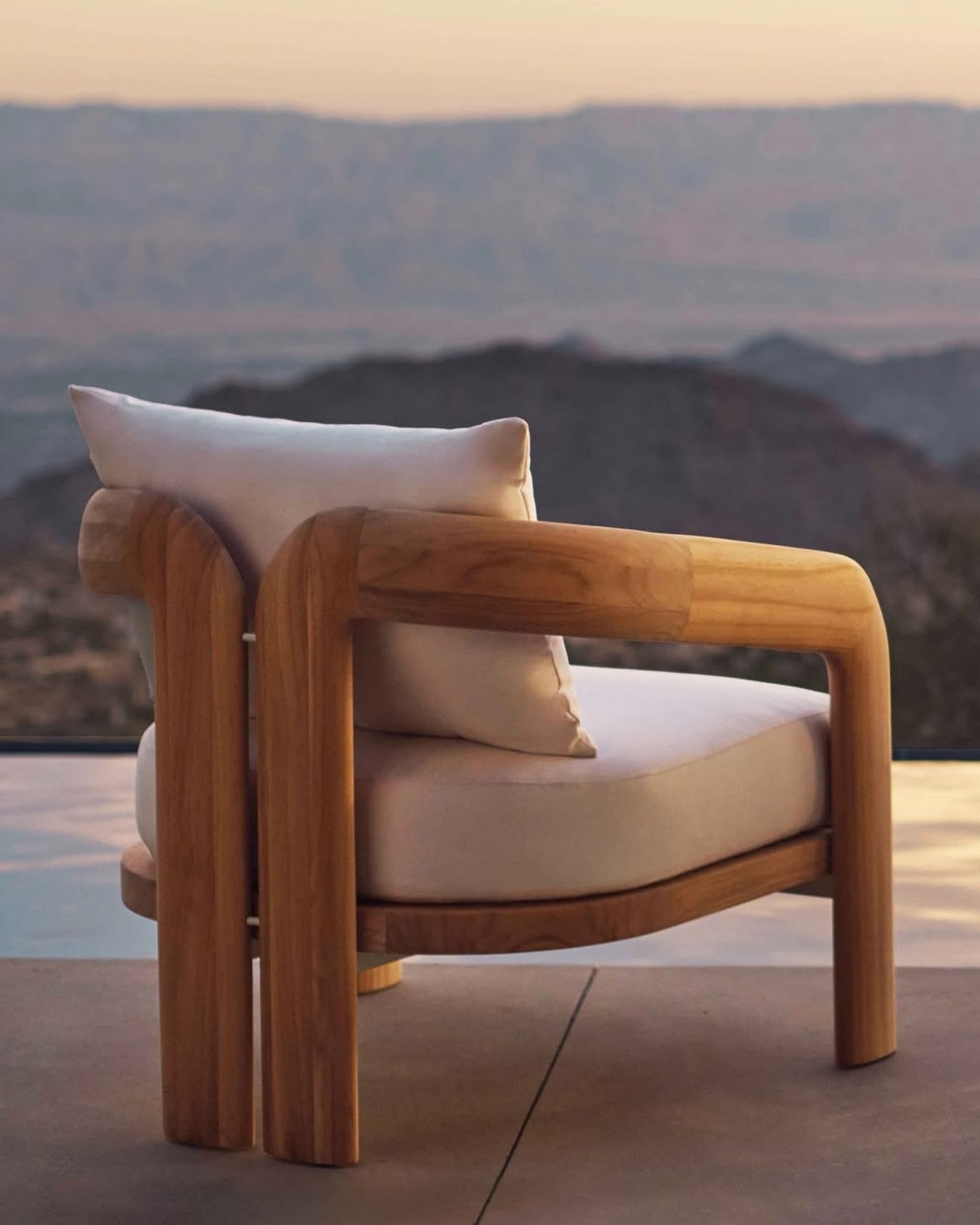 harbour outdoor Where shape meets stillness and stillness meets comfort.

#HarbourLiving #ChloeCollection #habouroutdoor #313space #natureinspireddesign