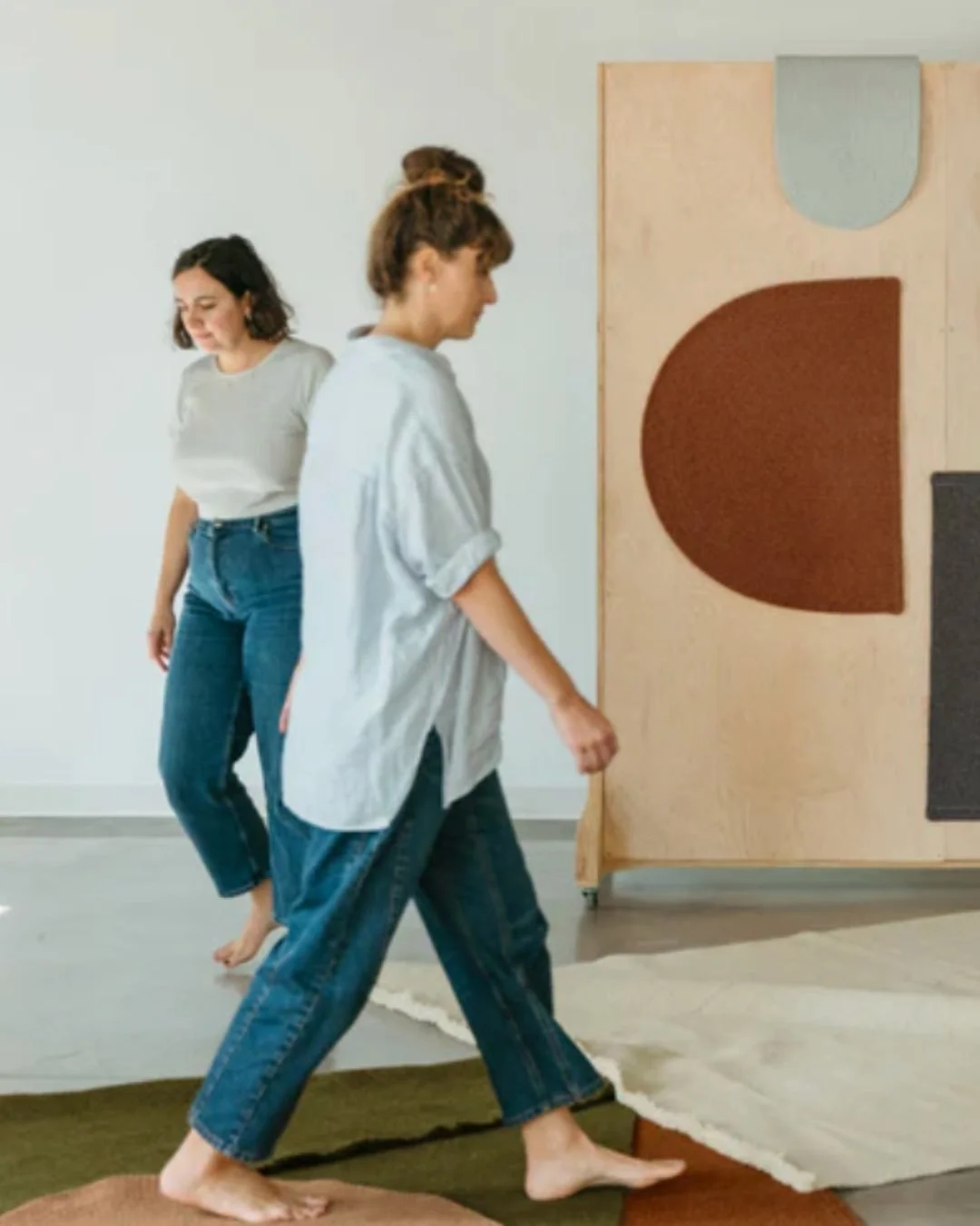 Locally made and women-owned, @cicil.home was born from a dream to do textiles differently, and more thoughtfully.⁠
⁠
Rooted in North Carolina, they create heirloom rugs using only natural fibers, sourcing East Coast wool directly from small family f