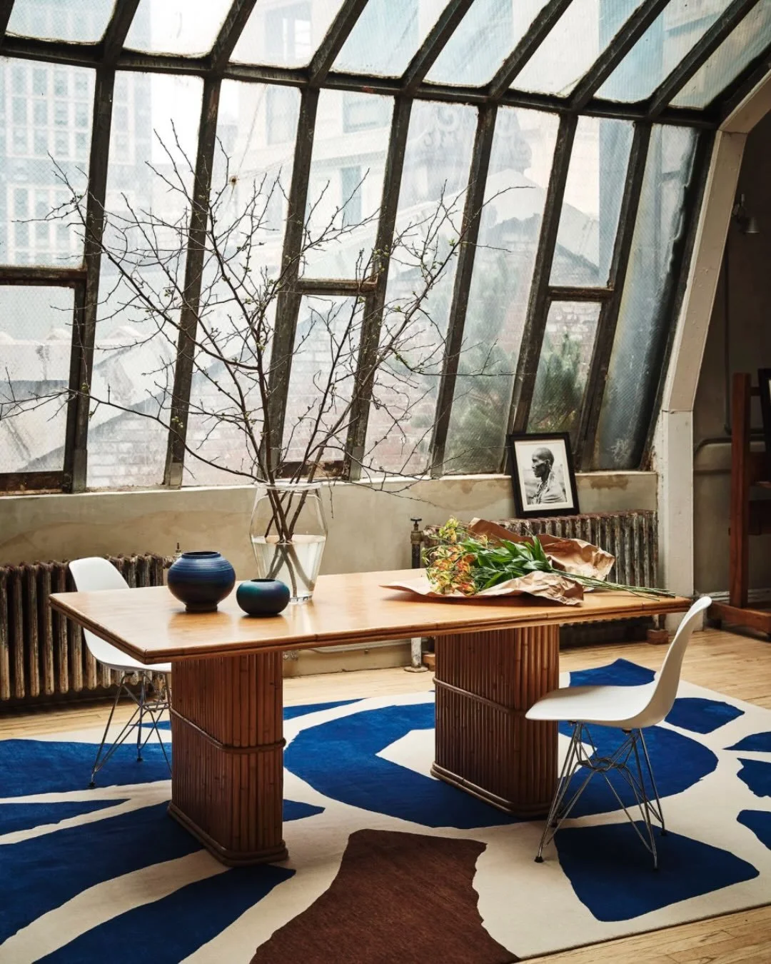 The right rug doesn&rsquo;t just complete a room, it starts the conversation. We&rsquo;ve curated the finest rug makers in the industry for exactly that reason. Because when the foundation is this stunning, everything else follows.

@alfredoparedesst