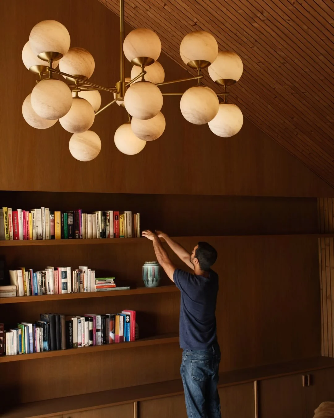 Nothing is average, and everything exceeds expectations. At least, that&rsquo;s what we think of our lighting exhibitors. Each is absolutely stunning + unique in their own way. 

Don&rsquo;t miss the new @schwung.design light gallery off of the lobby
