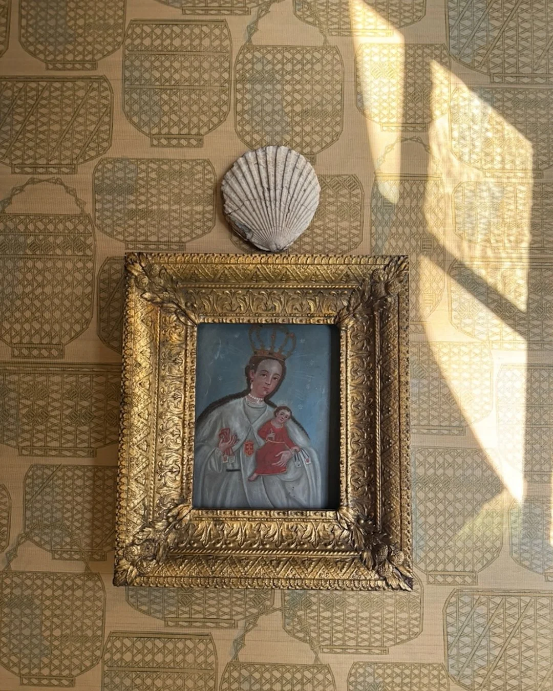 These three exhibitors are redefining what a surface can do &ndash; and they're all at 313 this Fall Market.⁠
⁠
@niki_wadlington_wallcoverings | Space M13⁠
Niki Wadlington turns natural history, folk art, and collected curiosities into hand-painted p