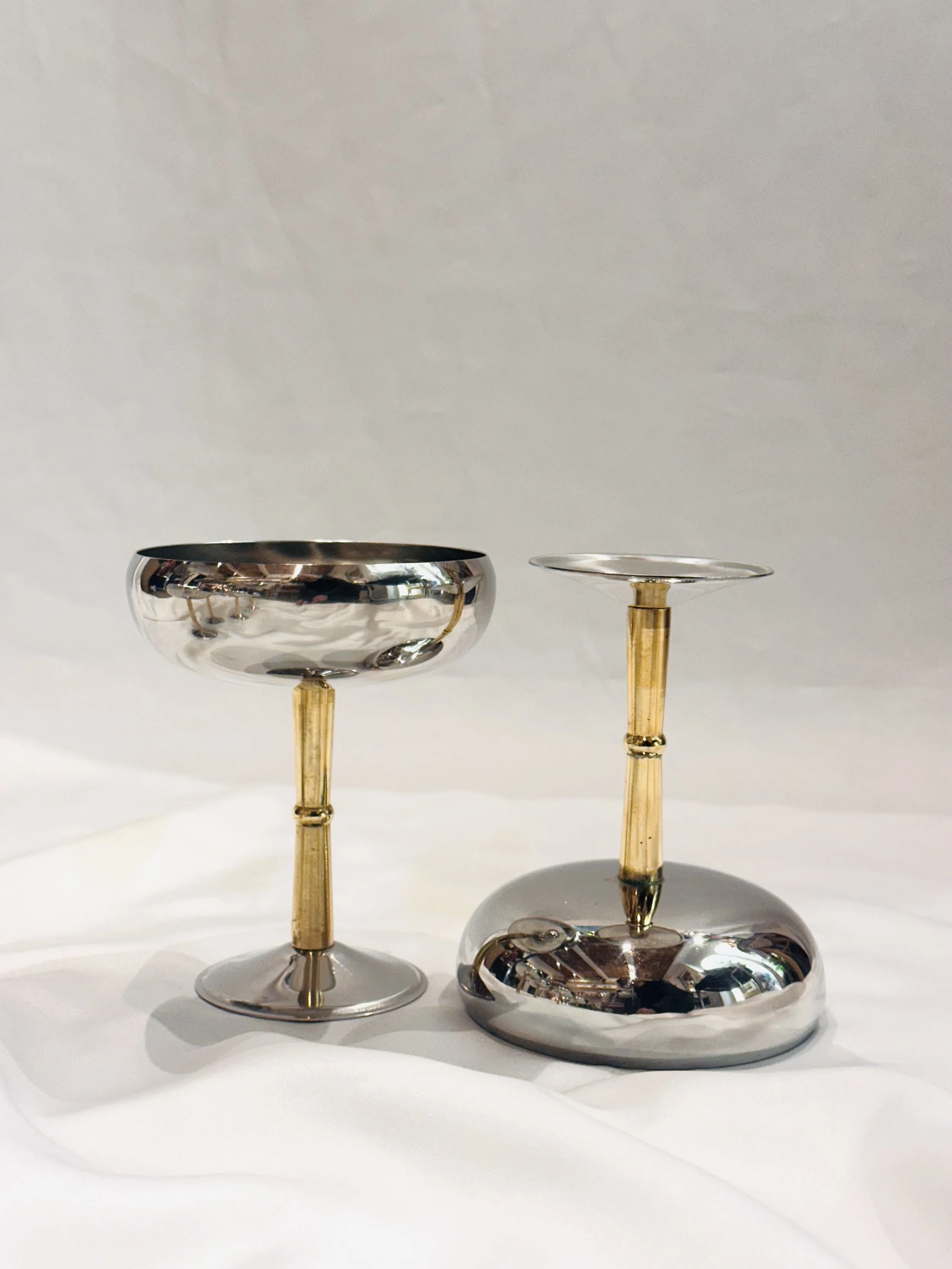 Copas plateadas y doradas