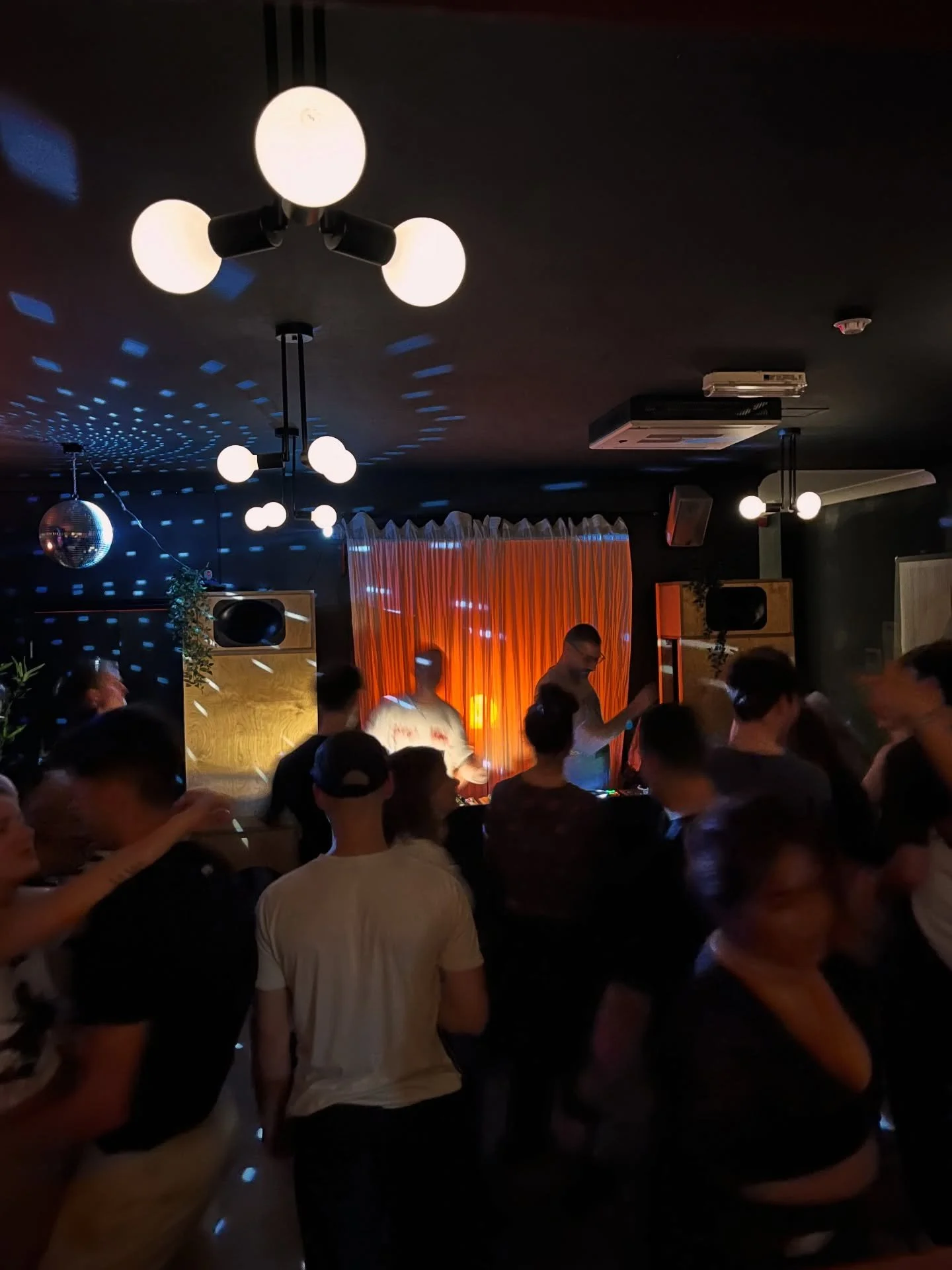 Good times incoming this Friday with fine selectors @larkin___0, @stillwaterrunssdeepp and Paul Alexander providing a soundtrack throughout the evening of street soul through to house bangers ✨

Open from 5pm, free entry all evening, 241 cocktails fr