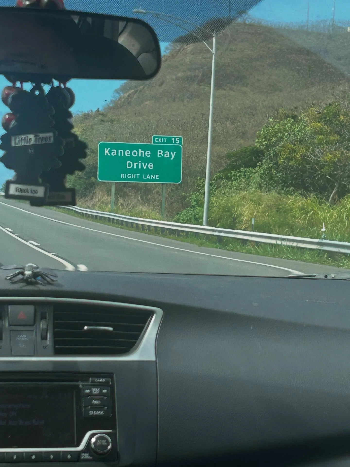 Visited MCBH Kaneohe Bay while in Hawaii. Spent most of my time here over a decade ago on all my leave trips; it looks the same. Same planes, same shitty barracks and same shitty Shit Creek. 

I loved it lol

#hawaii #islandstyle