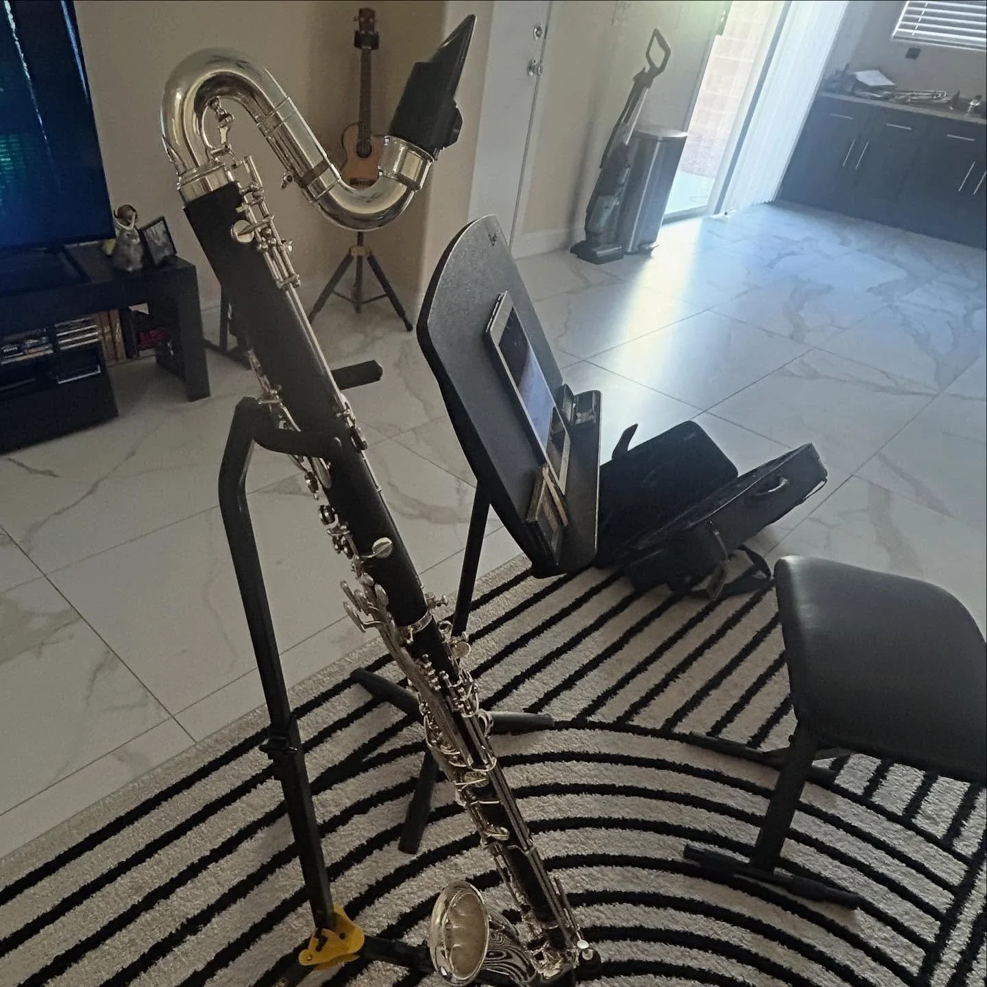 Playing bass clarinet next month for a friend&rsquo;s original composition so I&rsquo;m borrowing this. I want my own so baddddd

#clarinet #bassclarinet #lasvegasmusicians