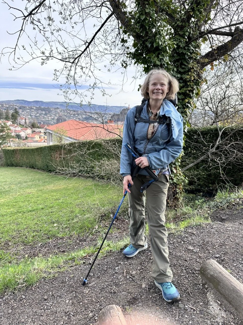 Nysie getting started on the trail Large.jpeg