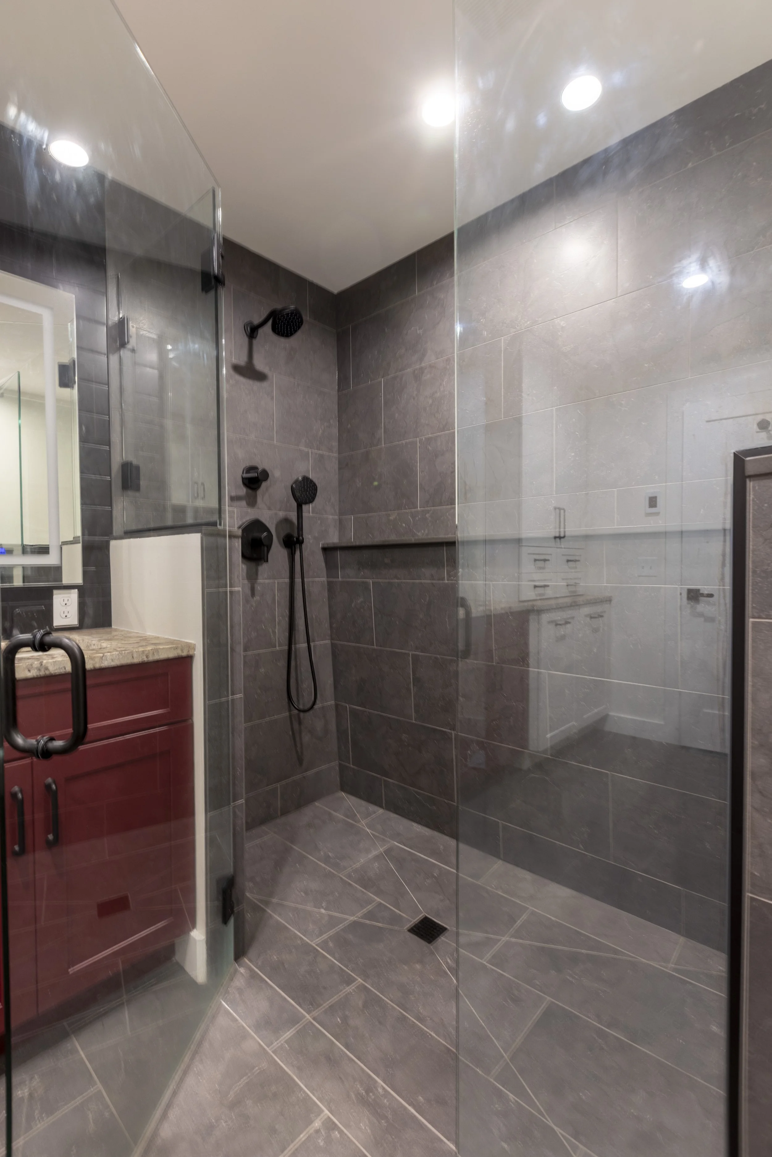 Primary bath2.jpg