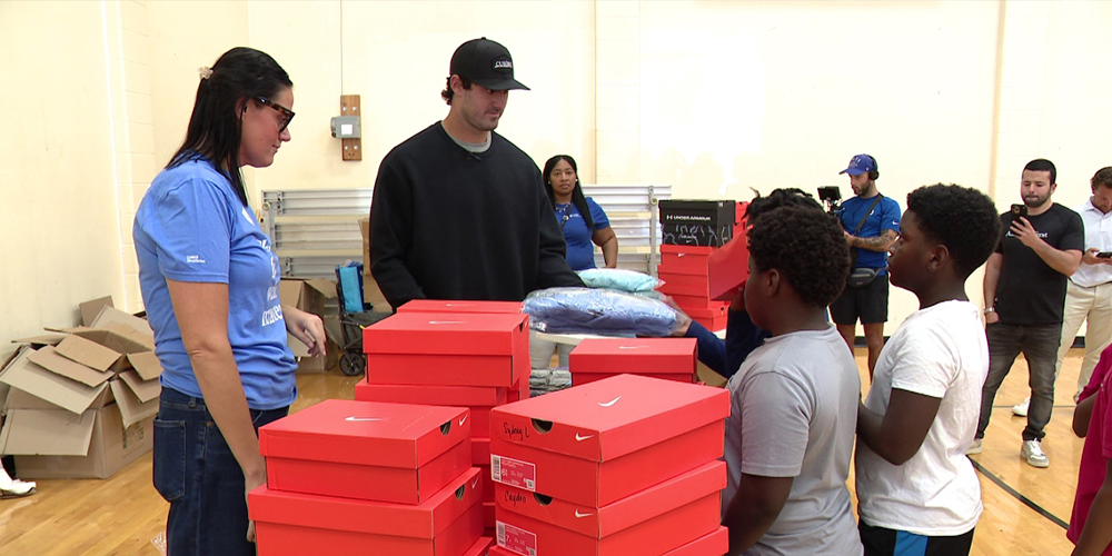 Daniel Jones visits kids getting new shoes, coats at Boys &amp; Girls Clubs