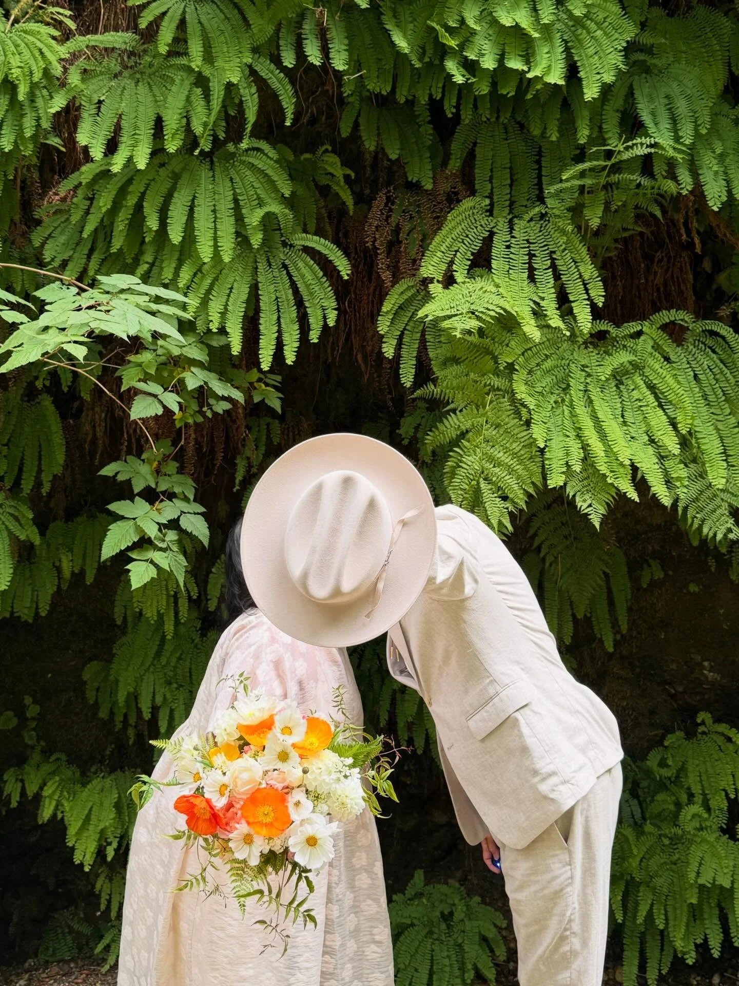 A poppy laden bridal bouquet grown 100% on our farm for a sweet fern canyon elopement. Thank you Kim and Khoa sharing this sweet photo.

#redwoodwedding #seedtoaisle #humboldtwedding