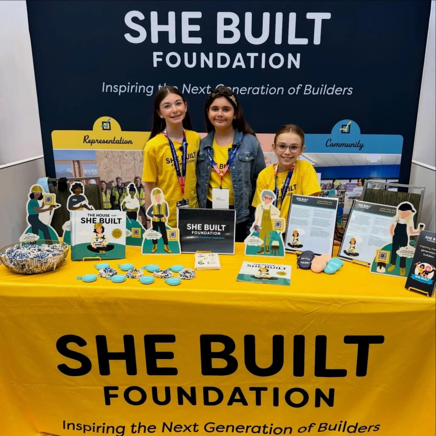 We have the BEST volunteers at @intlbuildersshow W25 💙Come say hi to these incredible future builders 💪
