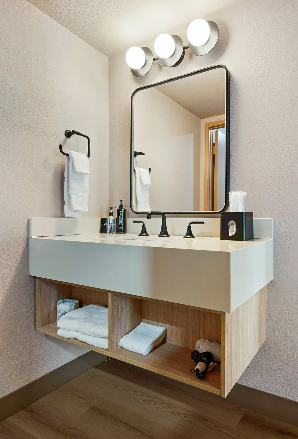 Deluxe_King_Room_Mountain_and_Pool _View_Smaller_6.jpg