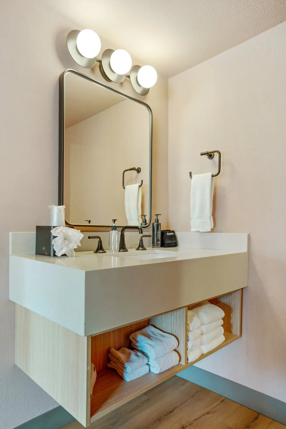 Deluxe_Queen_Room_Mountain_and_Pool _View_Smaller_5.jpg