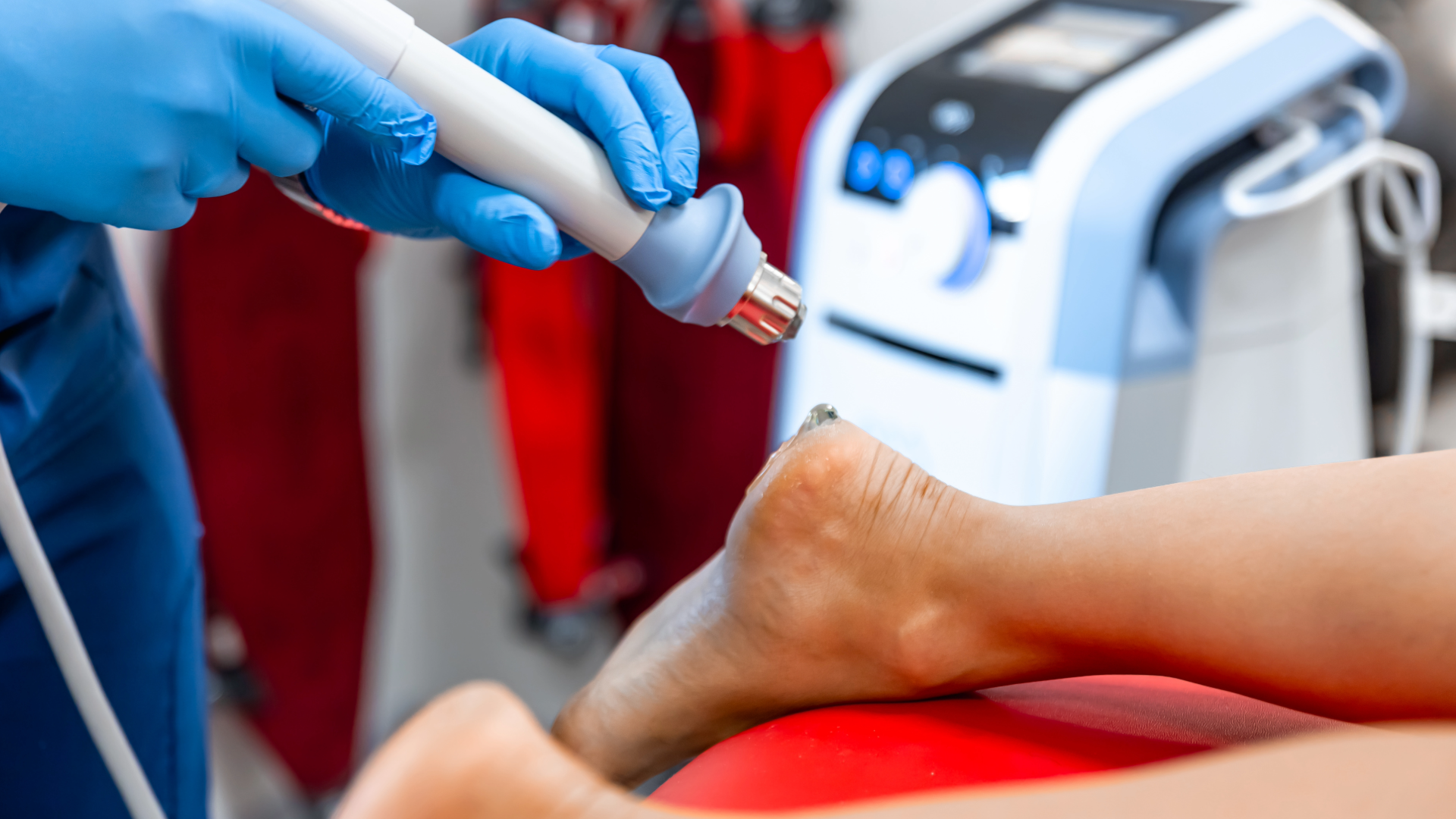 Radial Shockwave Therapy is a highly effective treatment method that enhances blood circulation and accelerates the healing process, causing damaged tissue to gradually regenerate.