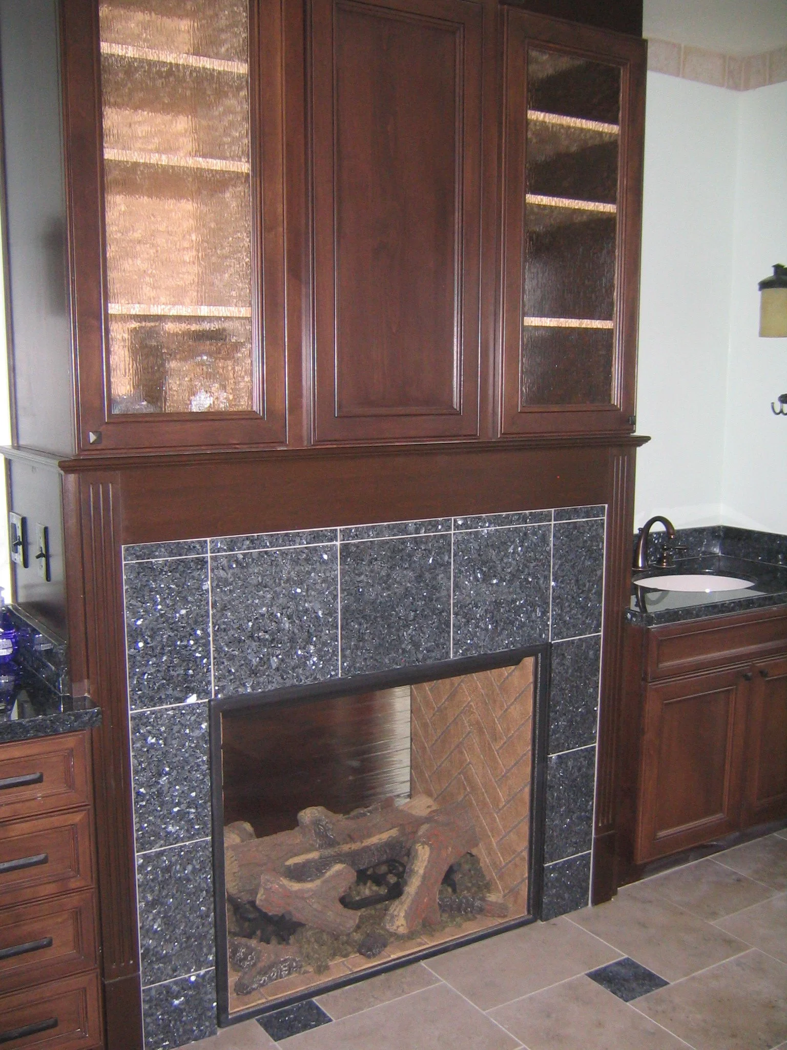 White 111506033A.JPG