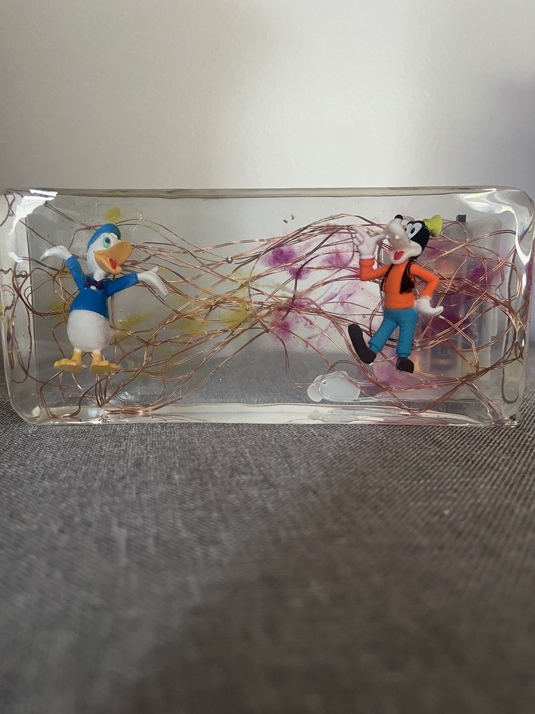 25-700 Donald & Goofy Lighted