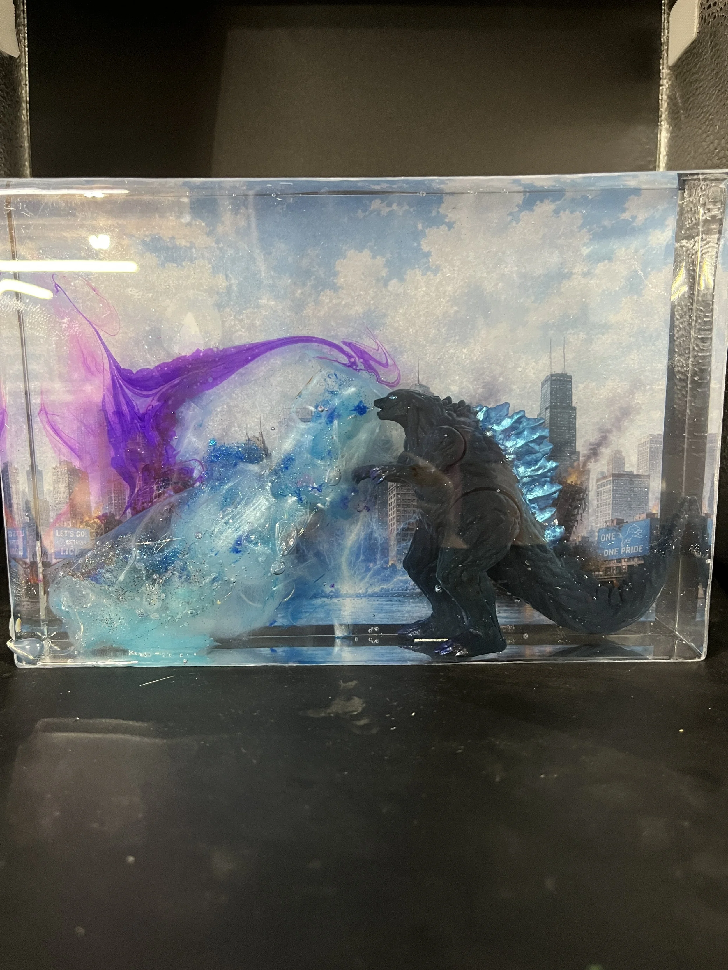 26-182 Lighted Godzilla 8.5"x1.5"x5.5"
