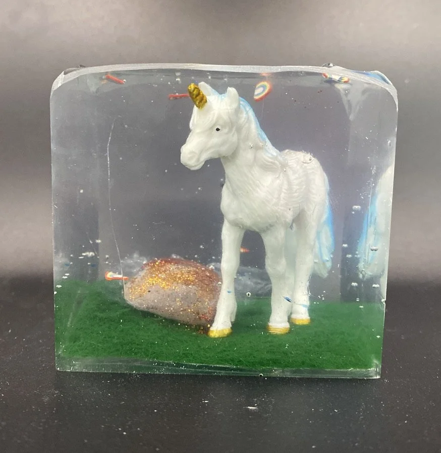 25-035 Unicorn with Magic Stone