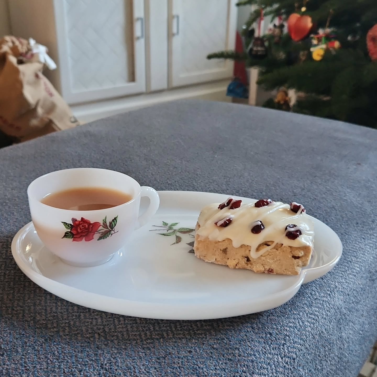 Sunday simple pleasures.... a vintage teacup and matching plate by the tree. 😍
