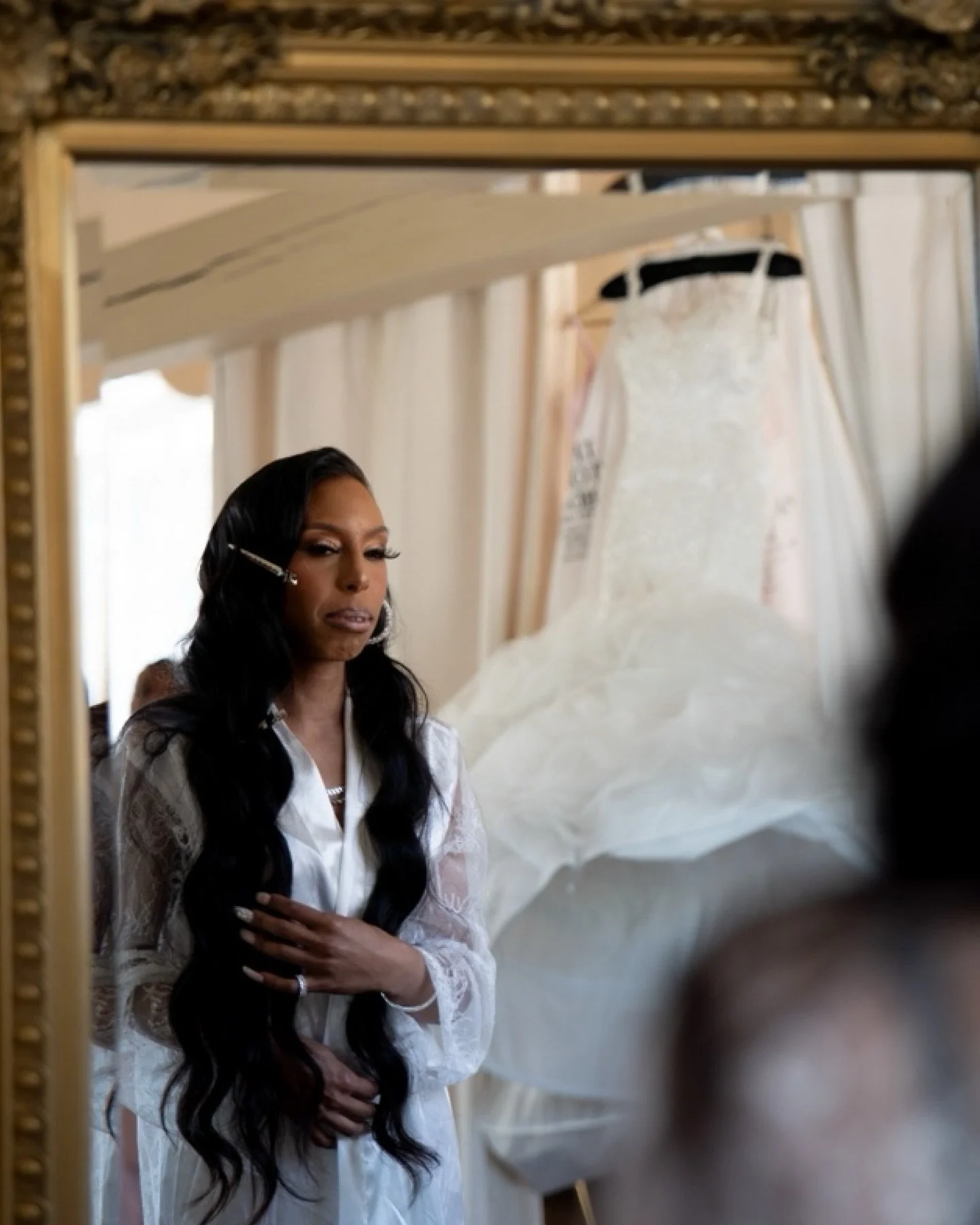 What a wedding at @offleyplace !! Beautiful family at a beautiful location 

#wedding #weddingphotography #sonyphotography