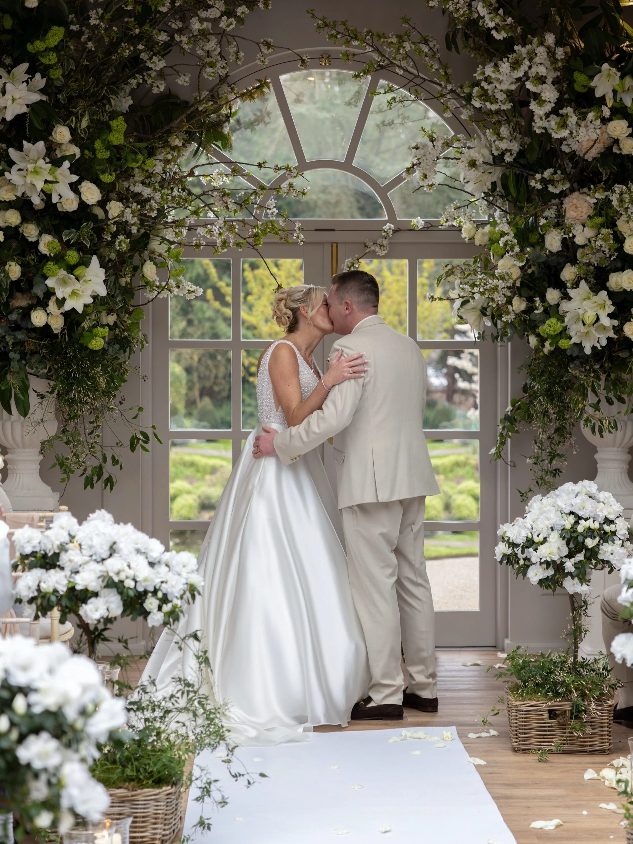 L&amp;G&rsquo;s gorgeous ceremony at @theorangerymaidstone back in April 🪷🌸 

#kentweddingphotographer #theorangerymaidstone #wedding #photography