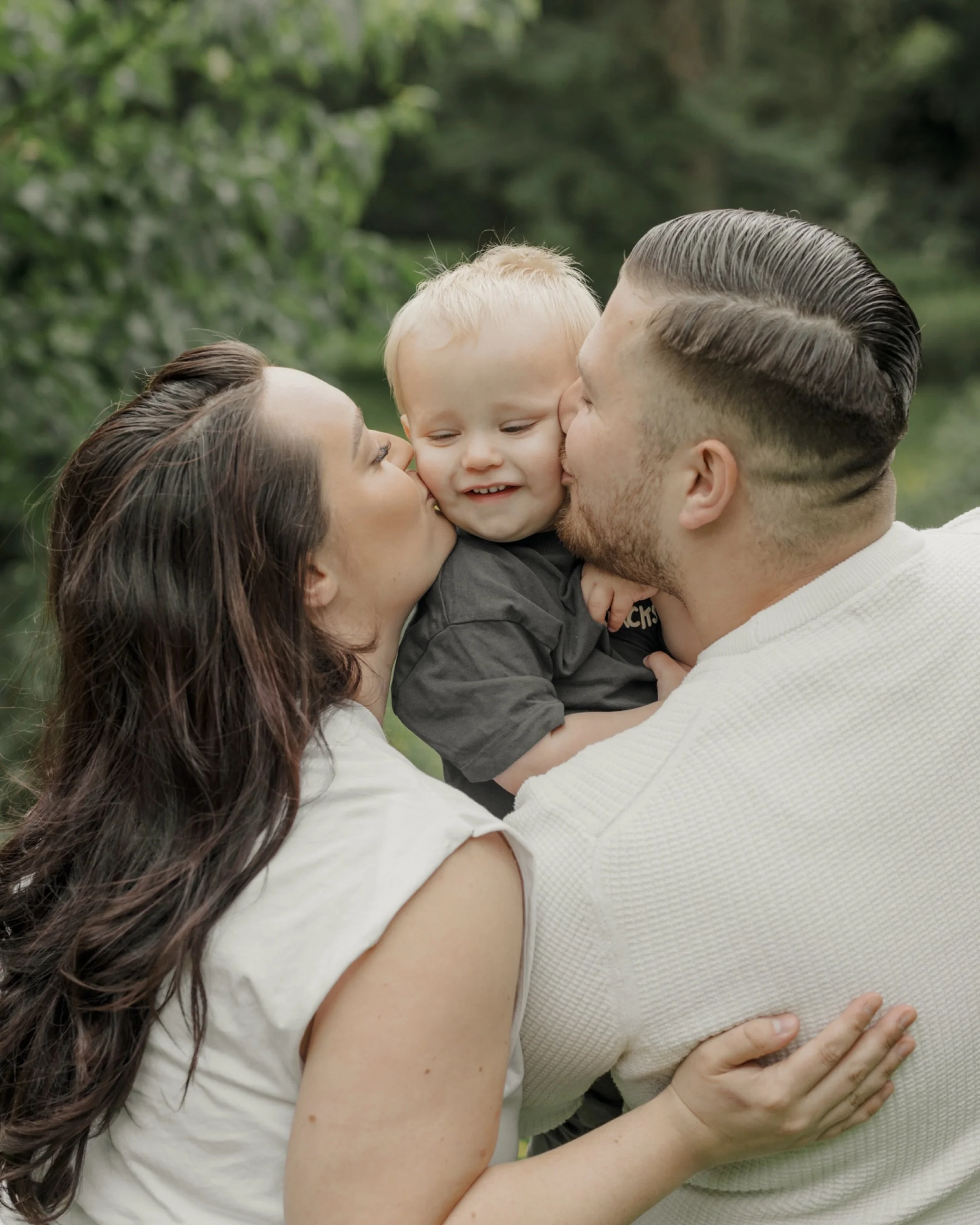 Captured the loveliest little family on Sunday and am absolutely obsessed with how they turned out 😭 

#kentphotographer #familyphotographer