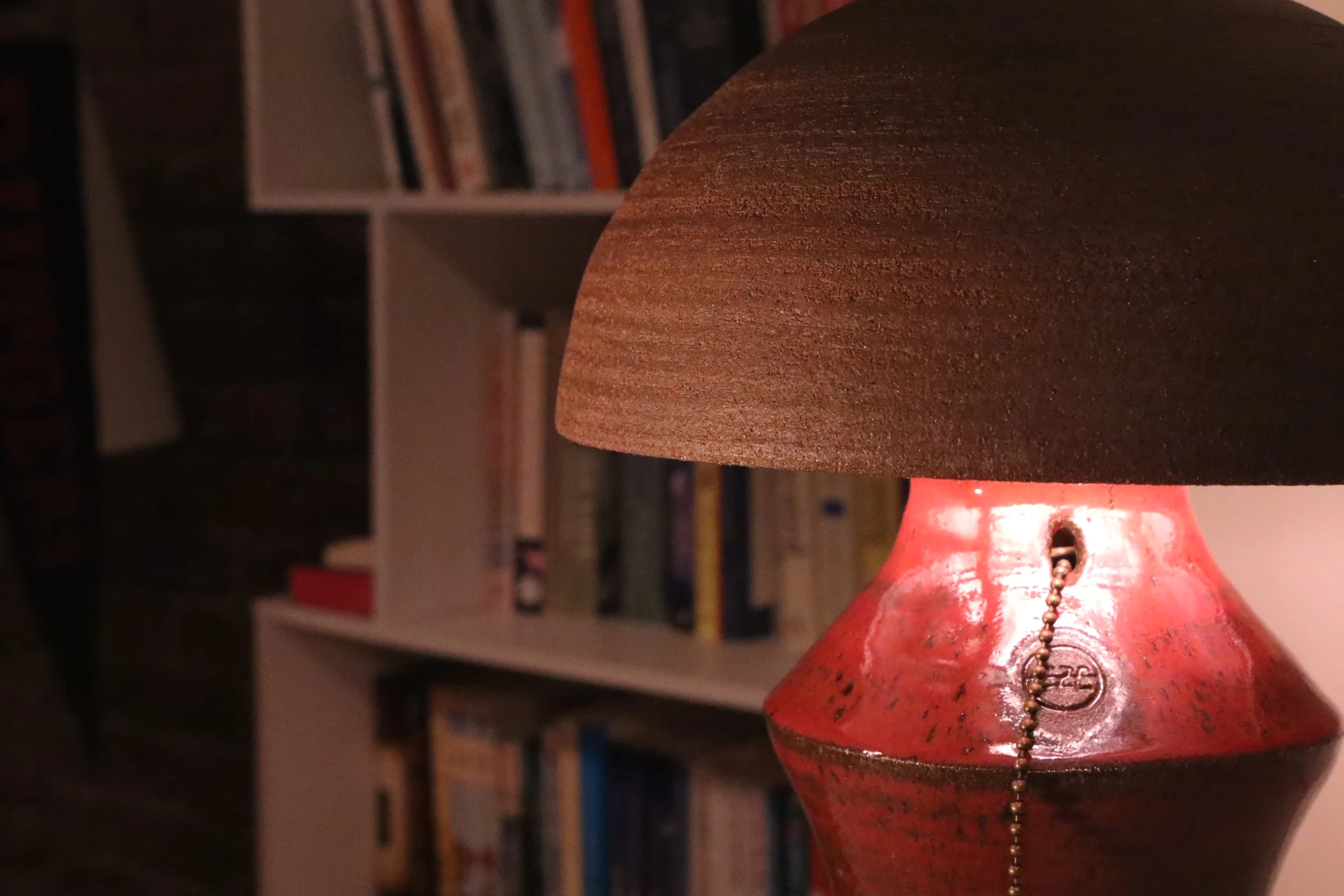 Lumen 001
Dark stoneware Lamp 