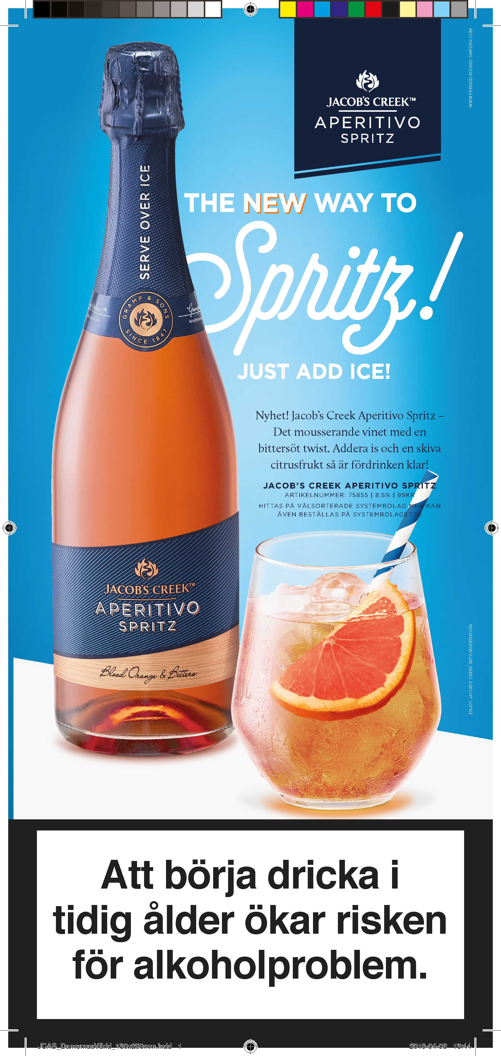 En flaska Jacob's Creek Aperitivo Spritz med en glas fylld med drinken, citron- och apelsinskivor, och en strå.