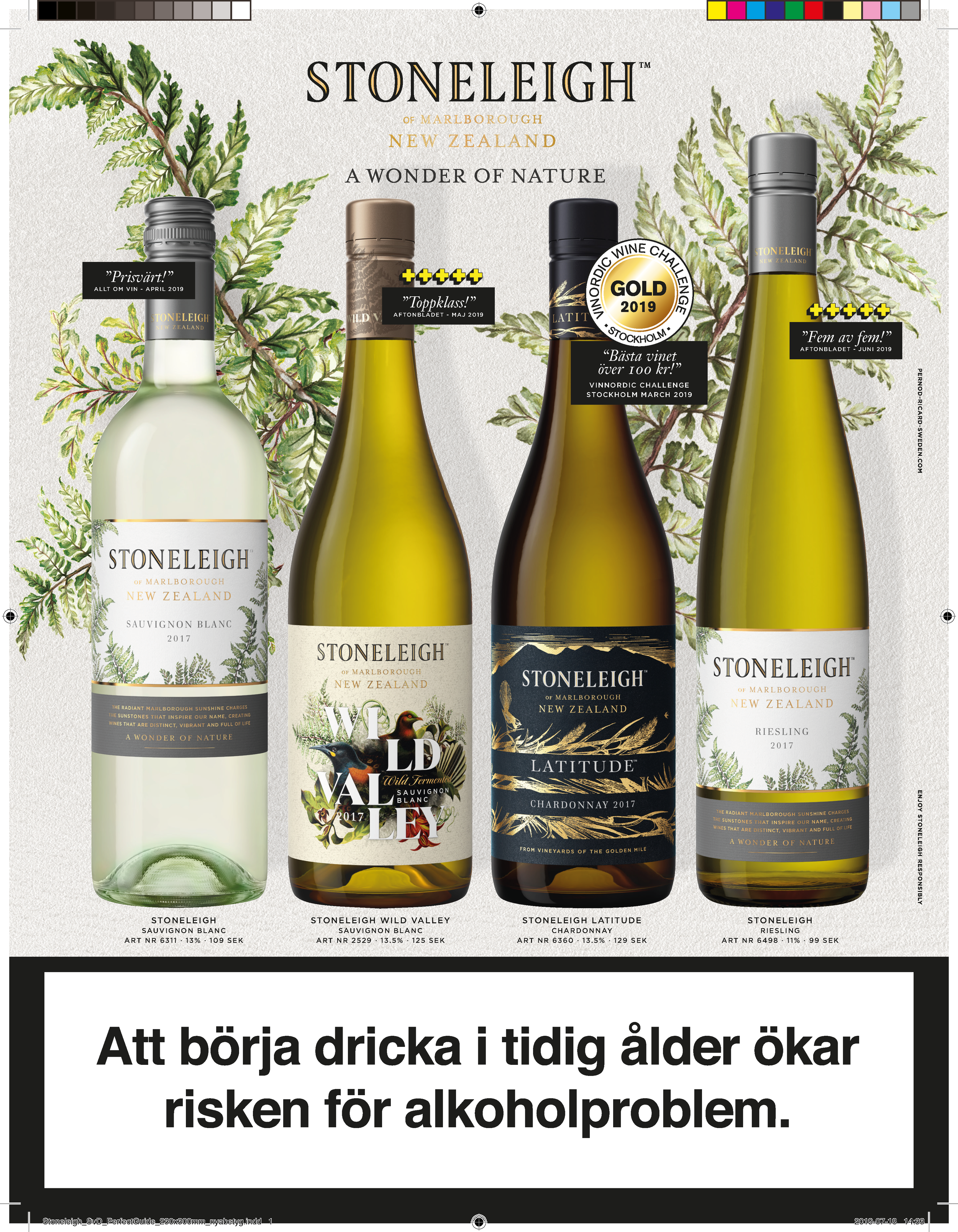 Bild av fyra olika vinflaskor från märket Stoneleigh, som står framför ett grönt växande växtmotiv. Text ovanför flaskorna inkluderar varumärket Stoneleigh från Marlborough, Nya Zeeland, samt påståenden om vinernas kvaliteter och utmärkelser, inklusi
