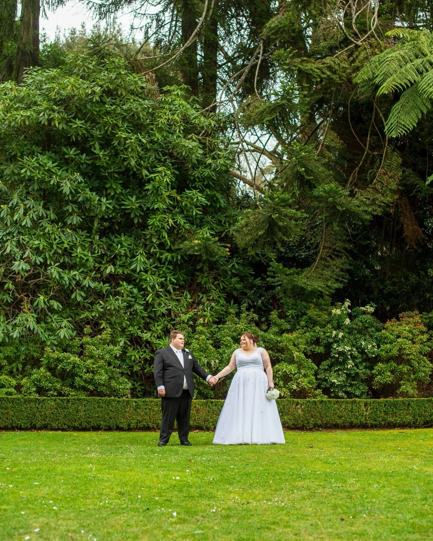 Simone + Al 🥰
The beautiful Marybrooke Manor was in full colour after a morning shower for what resulted in a perfect day! 
.
.
.
Photos: @amazingdaysphotos 
Venue: @marybrookemanor 
Violin: @matthewlimmusic 
Content: @realtoreelweddings 

#melbourn