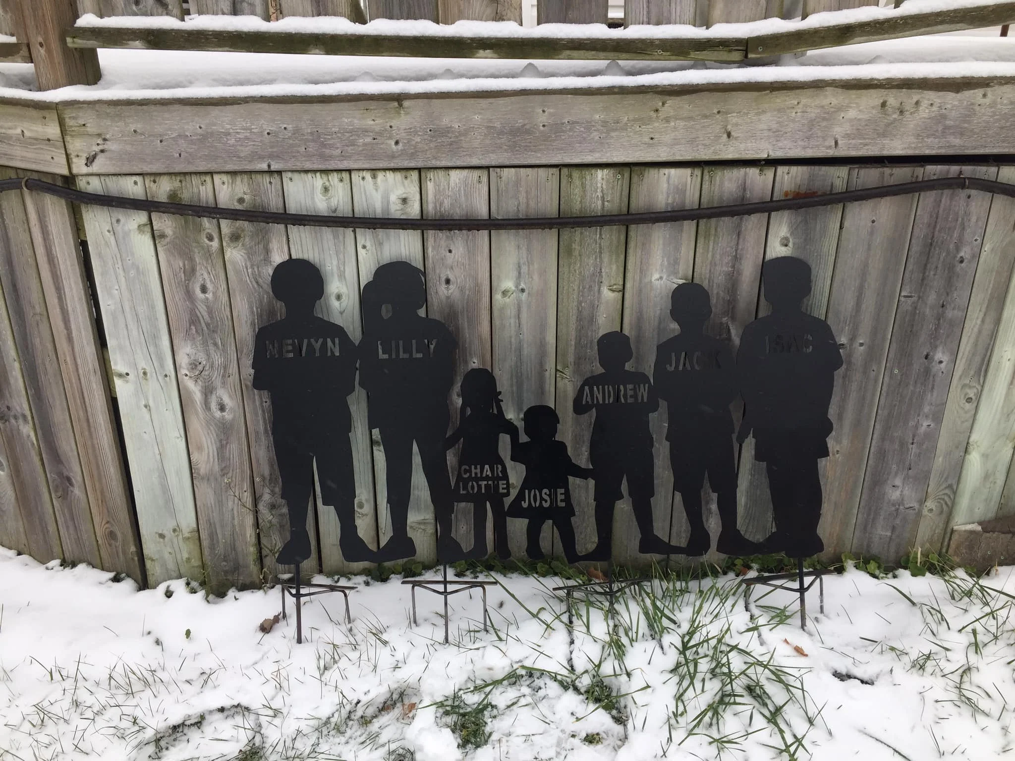 7 family member lawn ornament