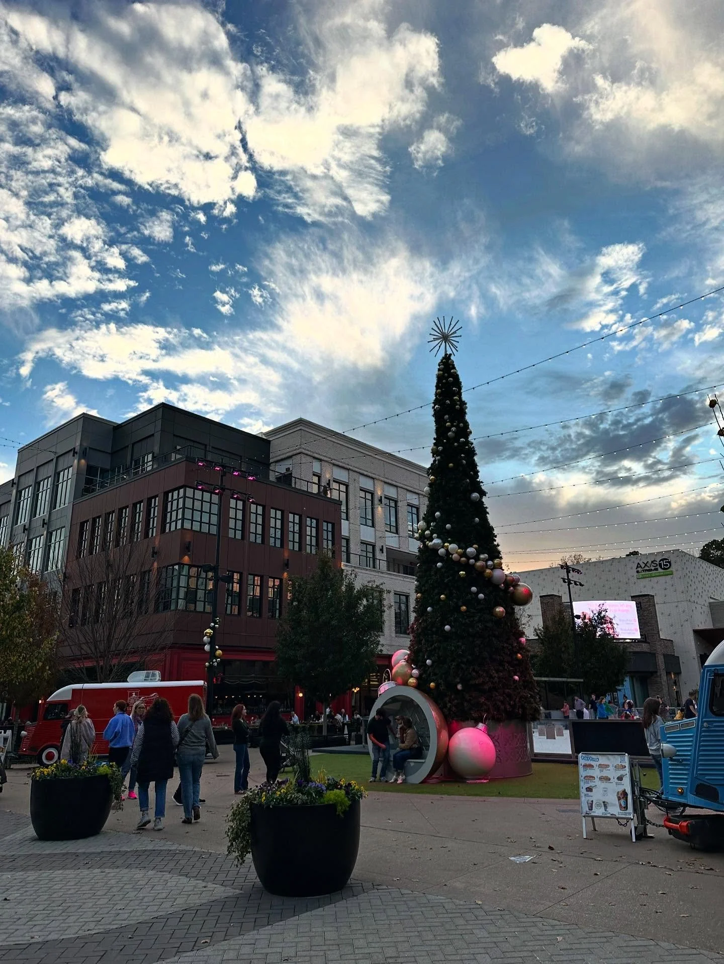 THANK YOU! It was a wonderful day at Fenton- y&rsquo;all kept me busy! It was so great to see some of my loyal customers; should we call you Roadies? 😆

Whether it was your first time shopping Speckled Moon or your tenth, thank you for shopping loca