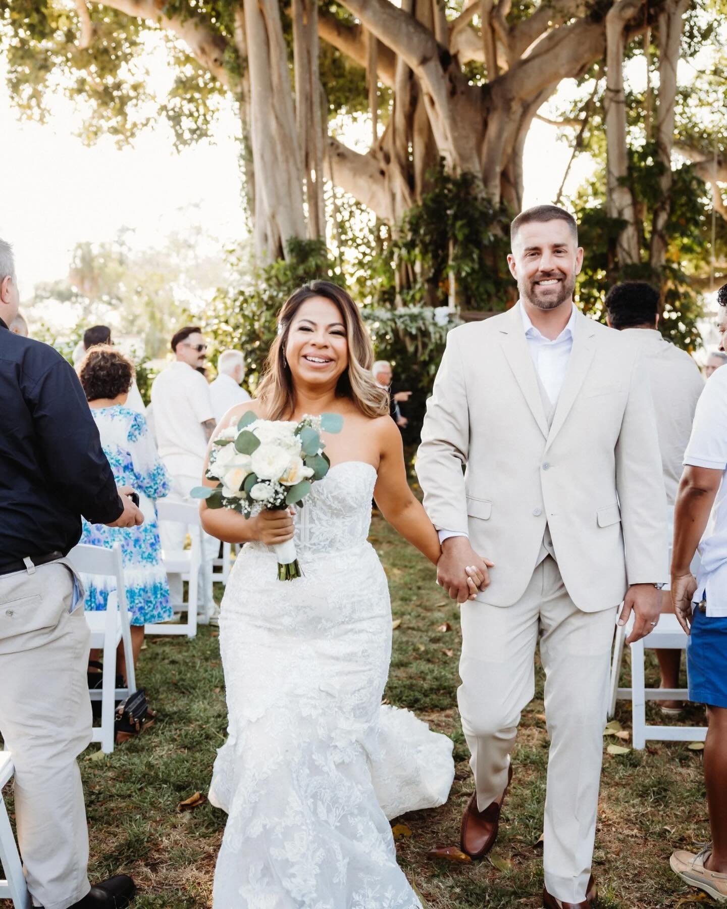 The Pizarro &amp; Hopkins crew joined forced last weekend! I&rsquo;m just thrilled to have been apart of it all! 

Congratulations to Maria &amp; Aaron! 

Venue: @thetreehouseswfl 
Photo: @allisonunionphoto 
Make-up Artist: @alexisleighartistry 
DJ: 