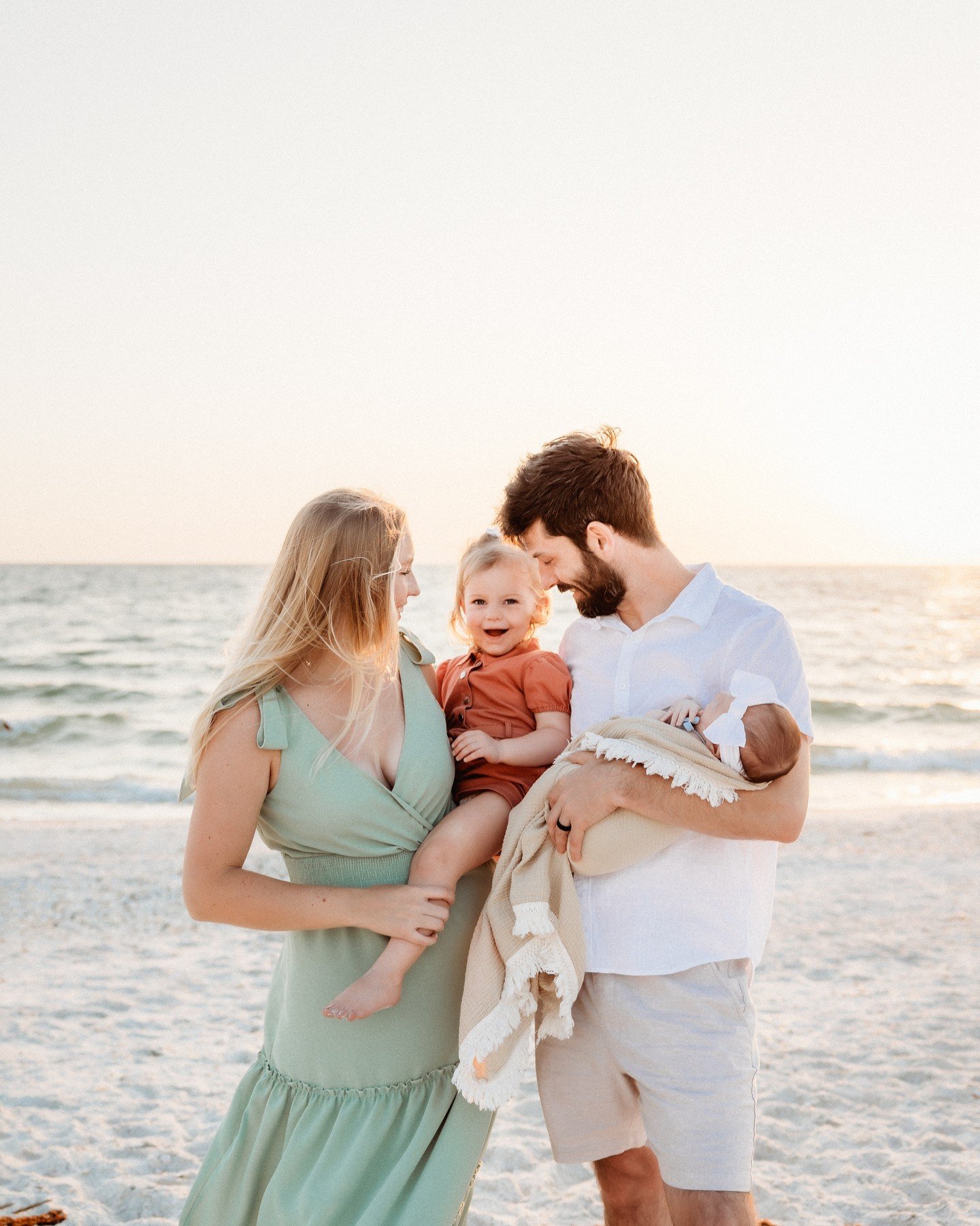 Just in case you thought I turned into a wedding photographer - here's a sweet family to tell you otherwise!

#familyphotographer #allisonunionphoto #fortmyersfamilies #fortmyersflorida #naplesflorida #esterophotographer #fortmyersfl #fortmyersphotog