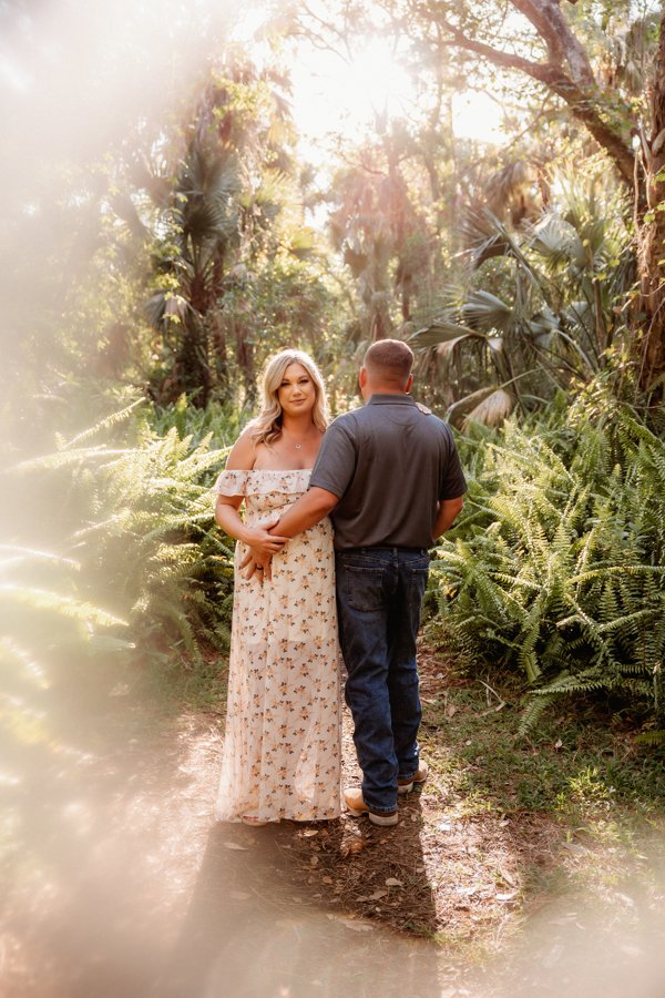 husband and wife maternity photos in florida