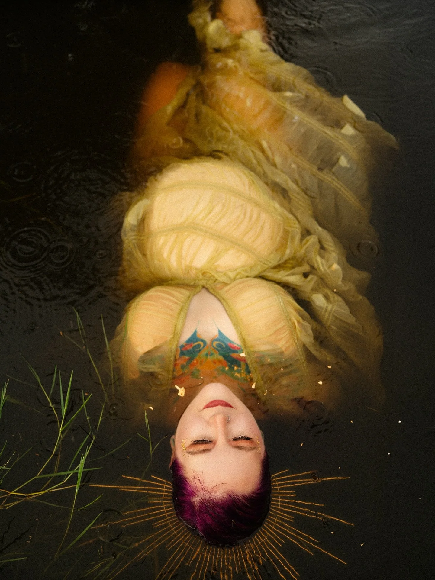 I clearly made a mistake not making Sabrina&rsquo;s mermaid swamp queen water picture the first picture of that carousel. So I&rsquo;m correcting that mistake. Please forgive me 😆 👑🐊🤰🧙&zwj;♀️ #fortmyersphotographer #SouthwestFloridaPhotographer 