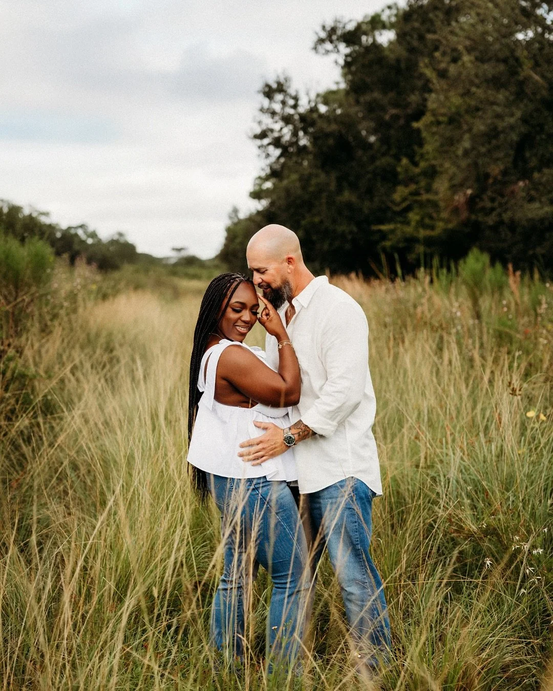 Sade &amp; Jimmie showed up for engagement photos. Accidentally stayed to star in a romcom movie 😍🔥😮&zwj;💨

Gorgeous flower truck by the amazing @wildatheartflowertruck 

#fortmyersphotographer #swflphotographer #couplessession #fortmyerscouples 