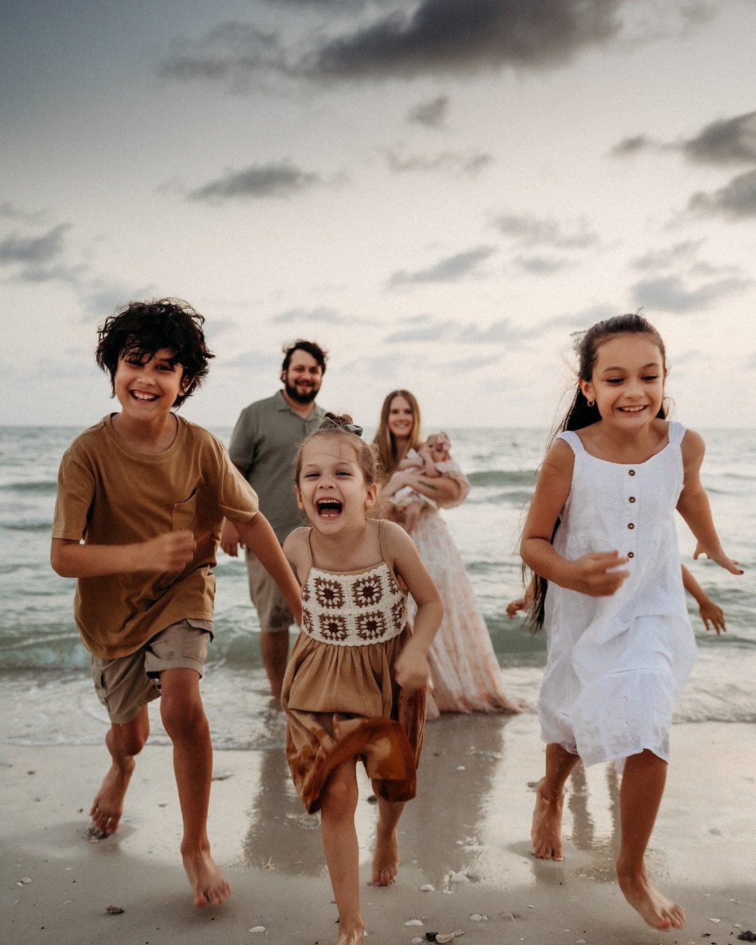 This is your friendly heads up that Black Friday deals will be emailed &amp; posted to socials tomorrow morning 🤞🏽👌🏽😍🎄📸 you don&rsquo;t want to miss them. #blackfridaydeals #allisonunionphoto #fortmyersphotographer