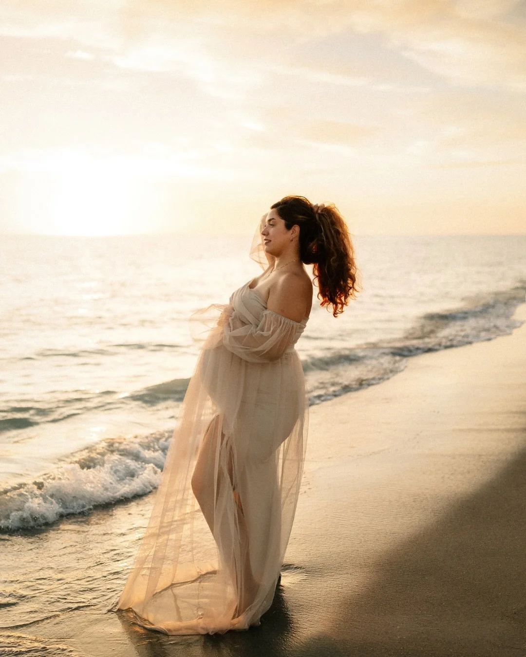 Golden Mama ✨☀️🐚 

Sanibel island Sanibel maternity beach photographer 
#MaternityPhotographer #familyphotographer #fortmyersbeach #fortmyersphotographer#sanibelisland