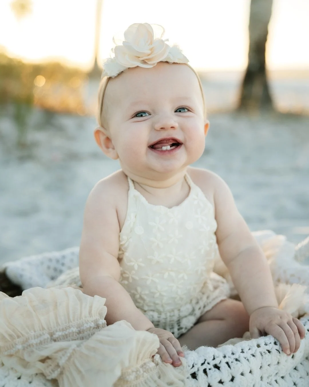 Happy because she traveled all the way from Ohio to Florida to get her first birthday photos done on the beach 🏝️ with a special cake made by @kaylas_kitchen_kk  #firstbirthday #milestone #fortmyersbeach #fortmyersfamilyphotographer