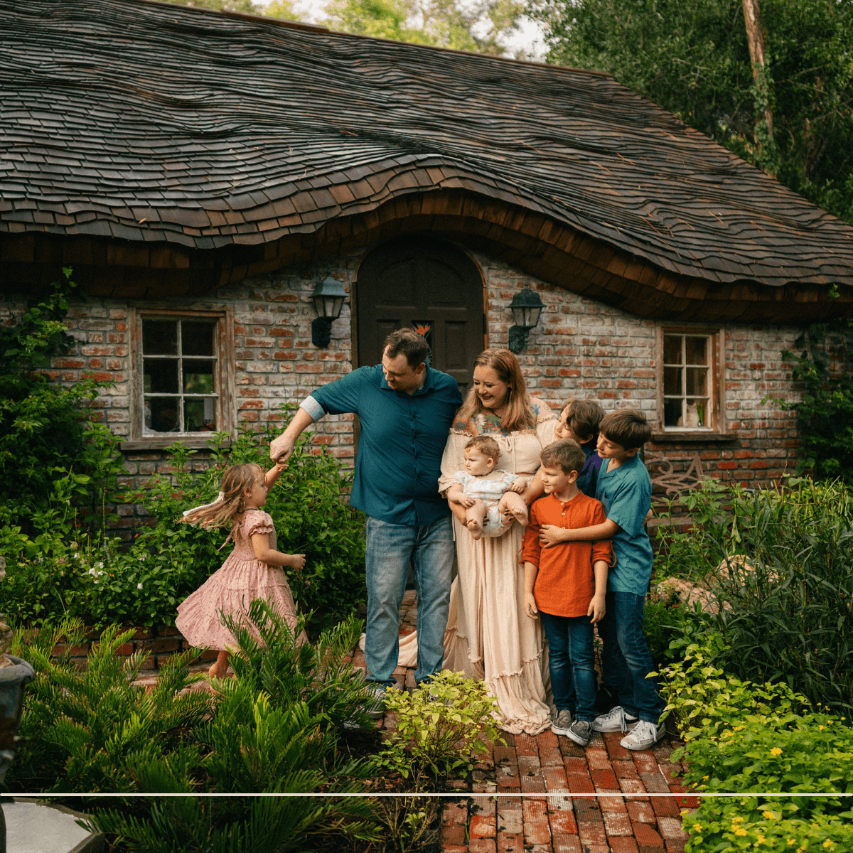 family standing in front of hobbit house located at Jane's Fruit Farm in Fort Myers, FL for family photography session